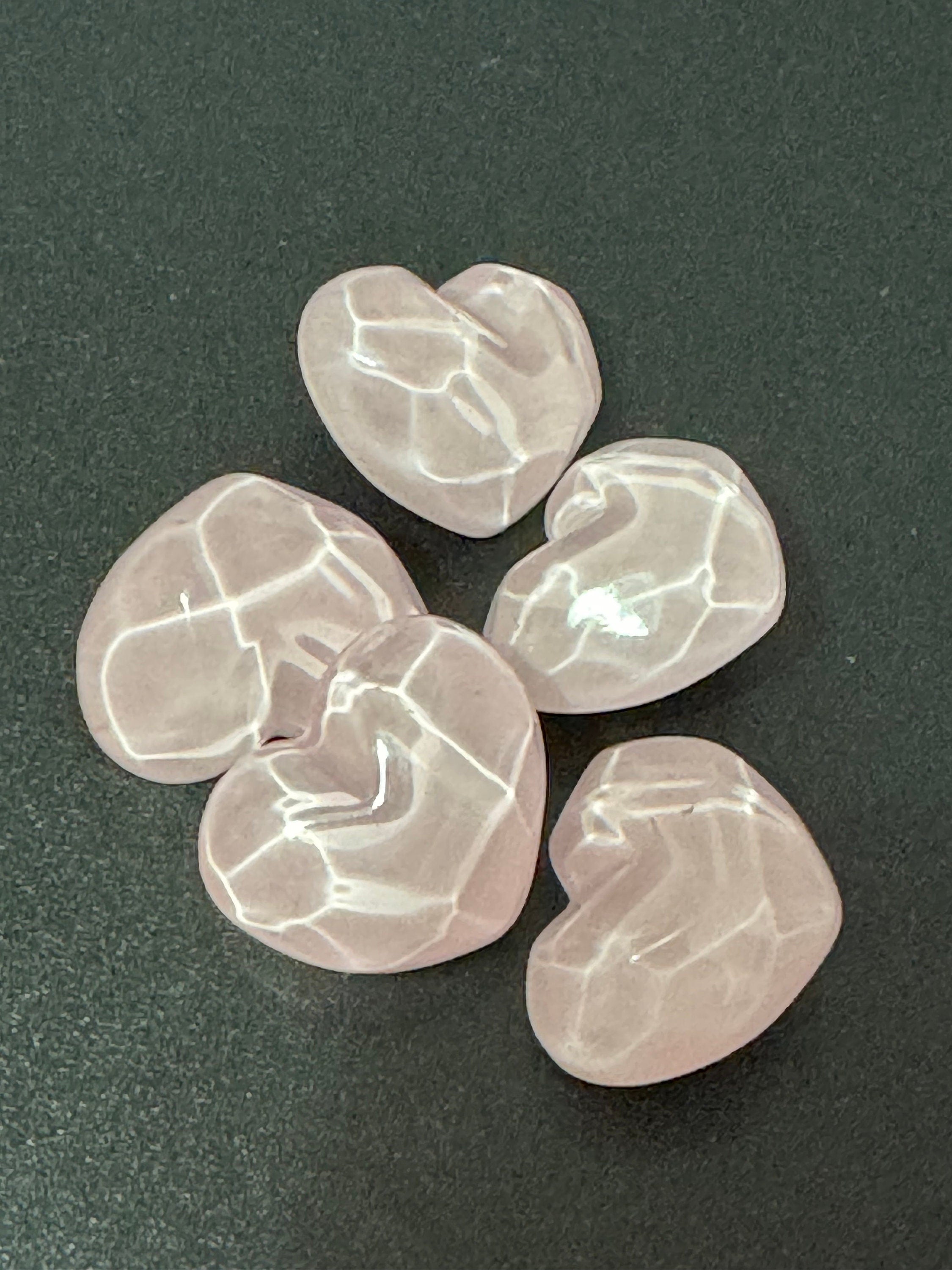 Pack 10 pc 21mm soft pale pink acrylic coloured love heart ripple buttons with metal shank