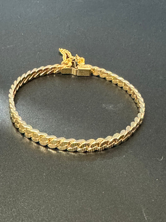 True Vintage pristine gold plated slim textured flat curb chain link bangle bracelet 19 x 5mm old shop stock