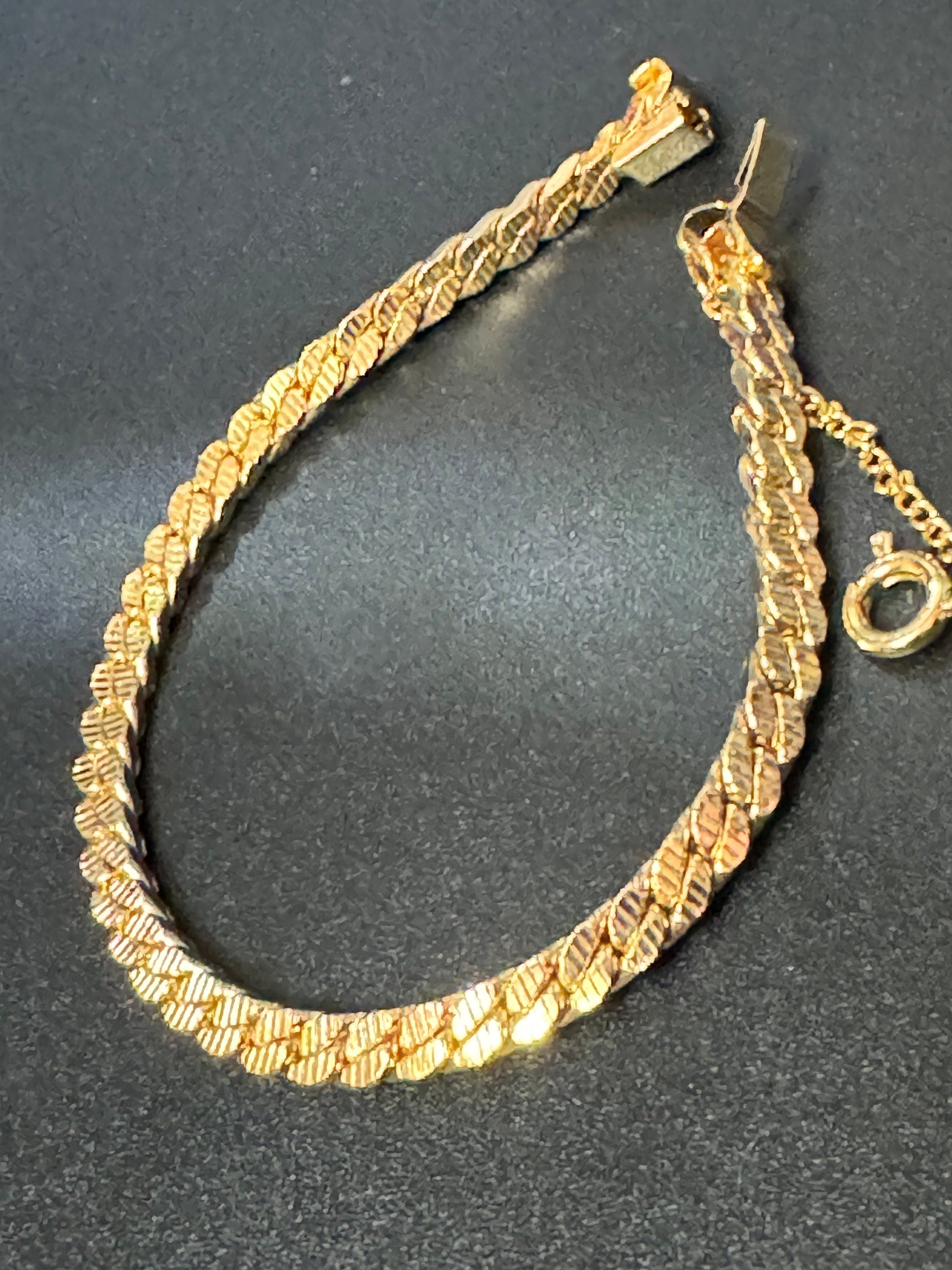 True Vintage pristine gold plated slim textured flat curb chain link bangle bracelet 19cm x 5mm old shop stock