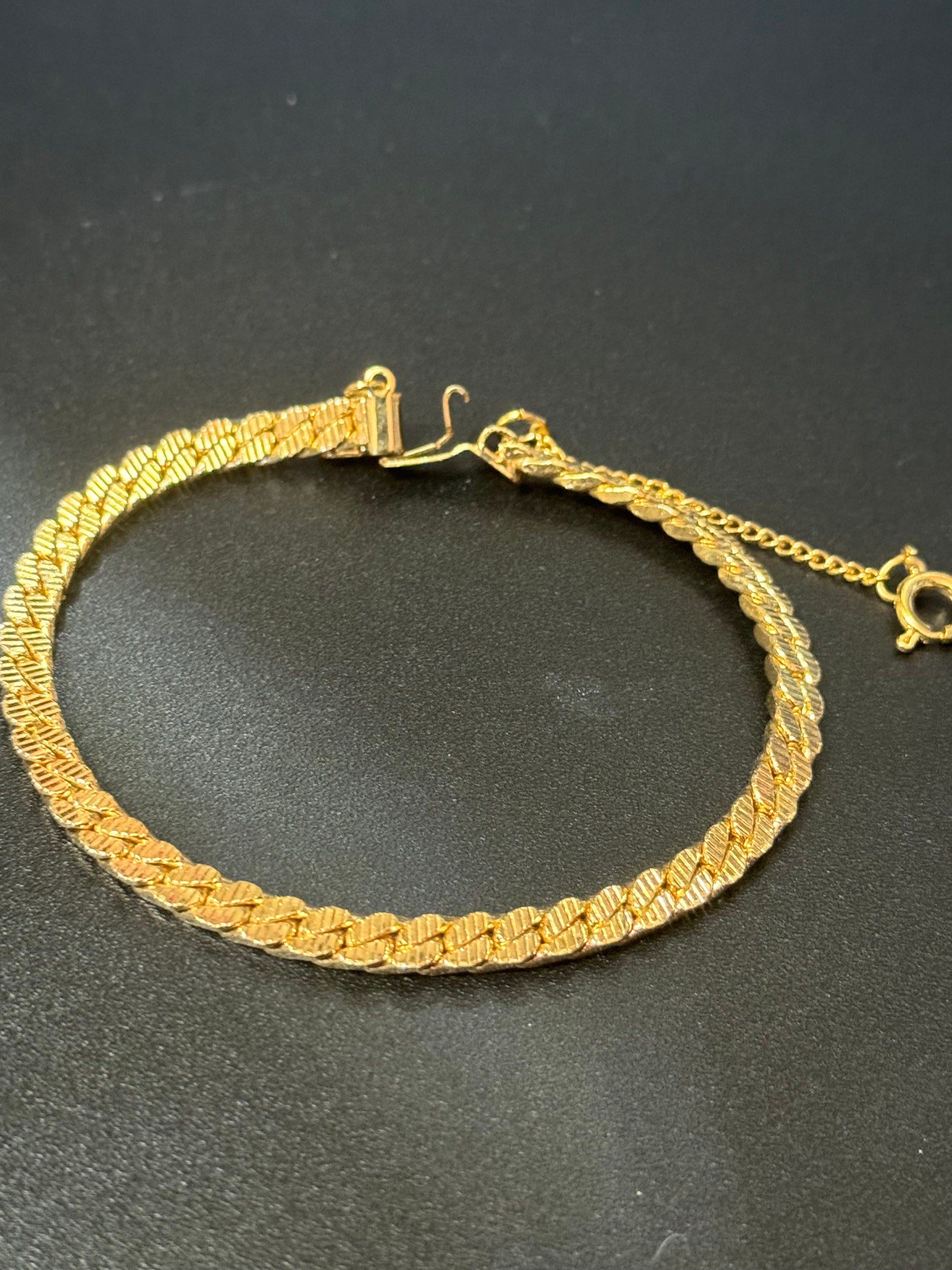 True Vintage pristine gold plated slim textured flat curb chain link bangle bracelet 19cm x 5mm old shop stock