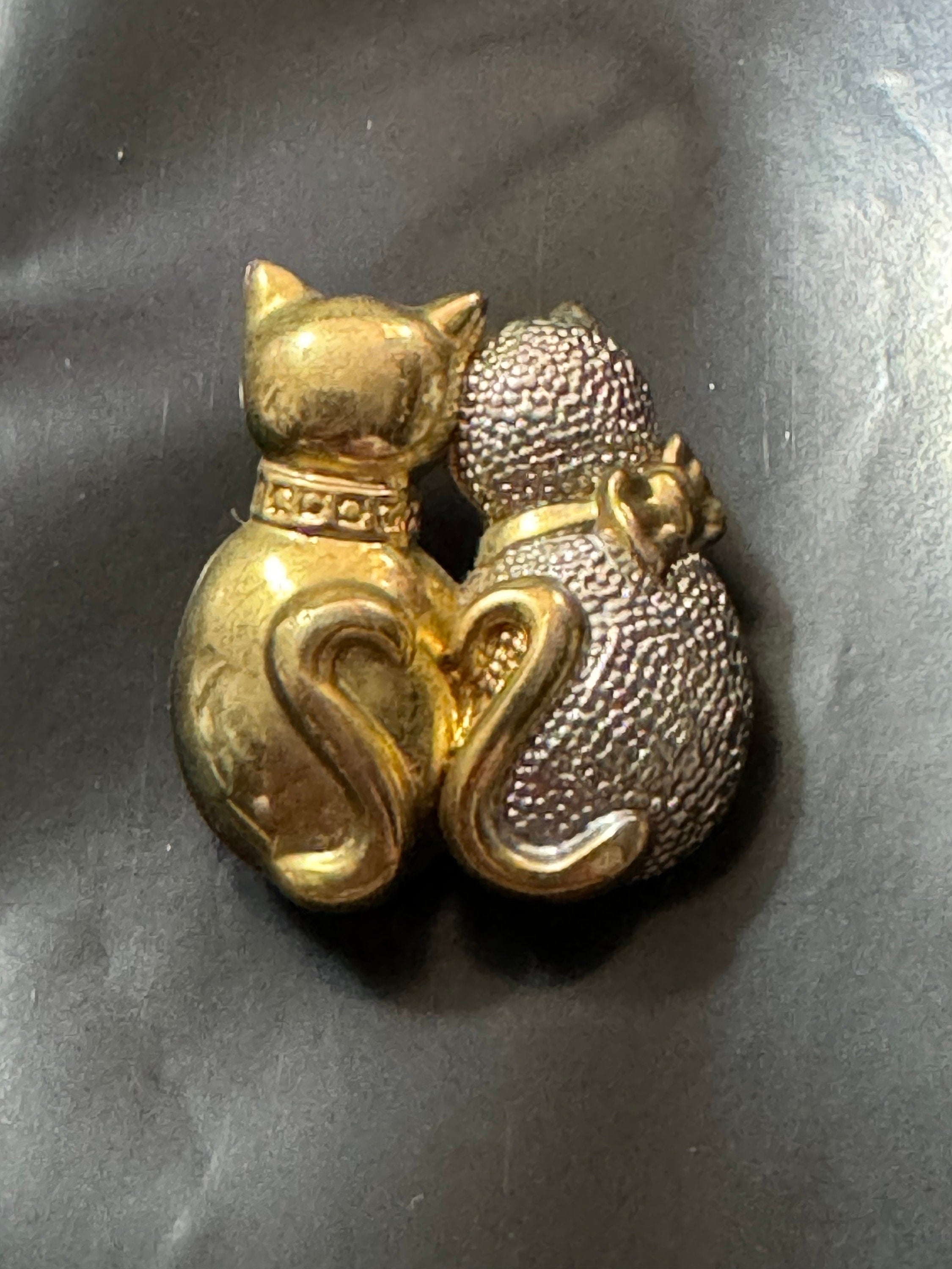 retro gold and silver tone small pair of cats brooch