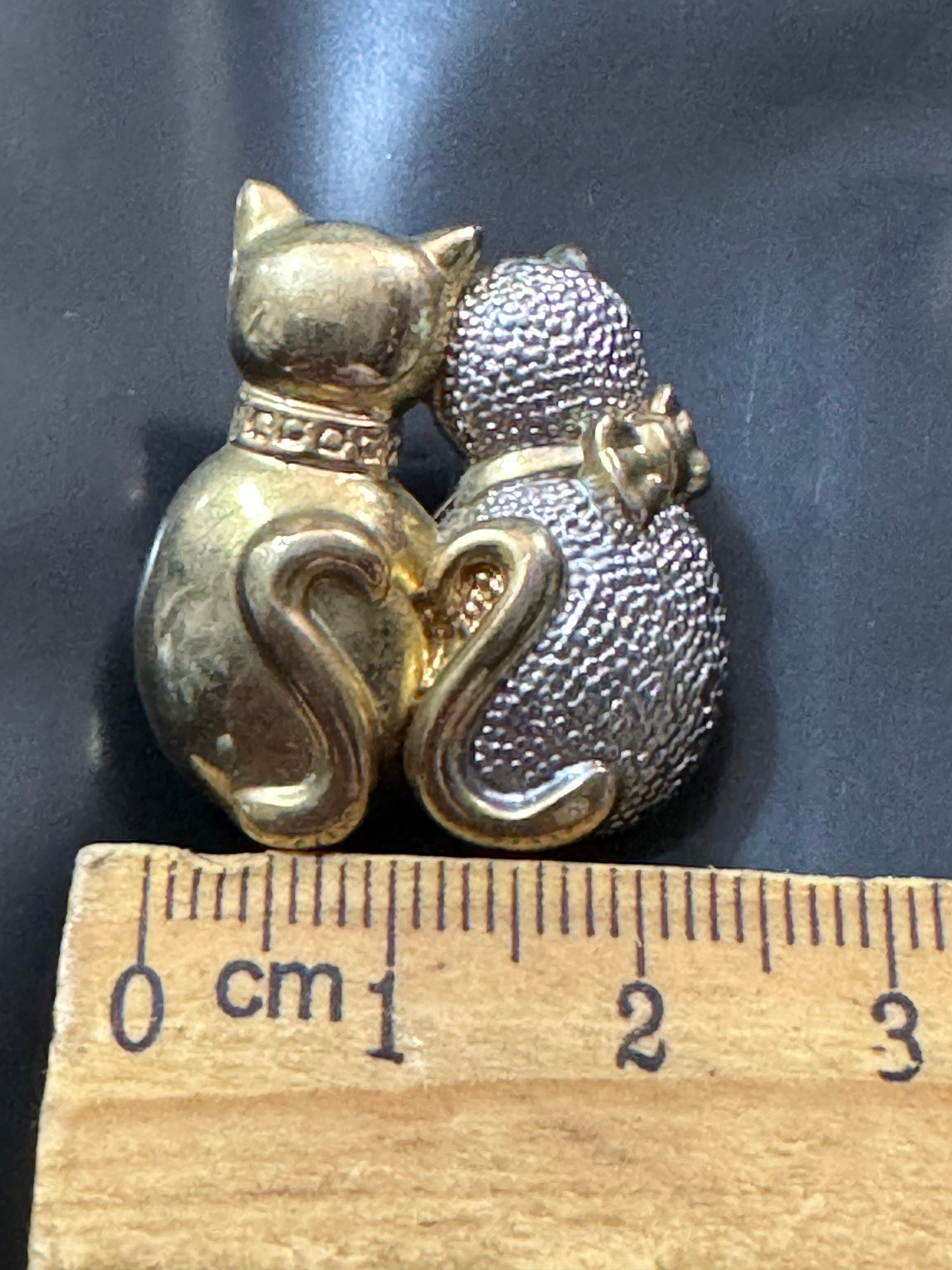 retro gold and silver tone small pair of cats brooch