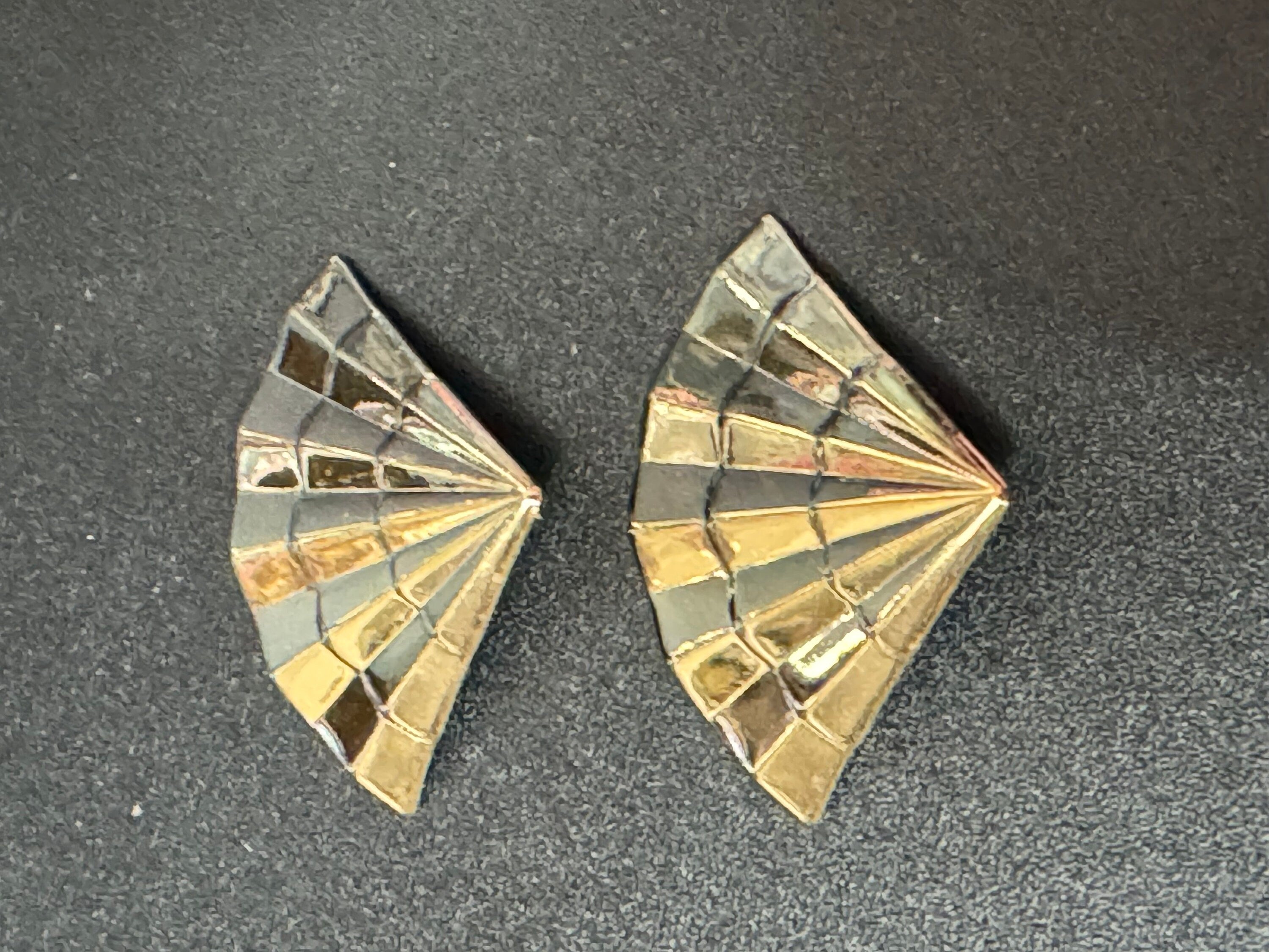 Gold tone FAN clip on earrings 1980s 4cm wide geometric True vintage