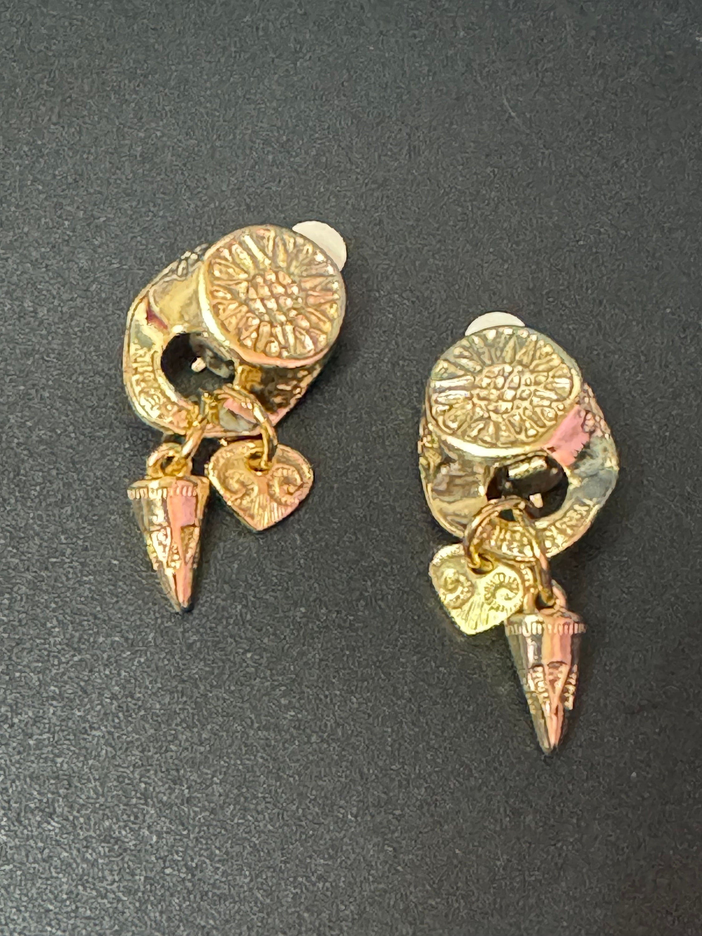 4.5cm etruscan style Gold tone dangly charm clip on earrings 1990s True vintage