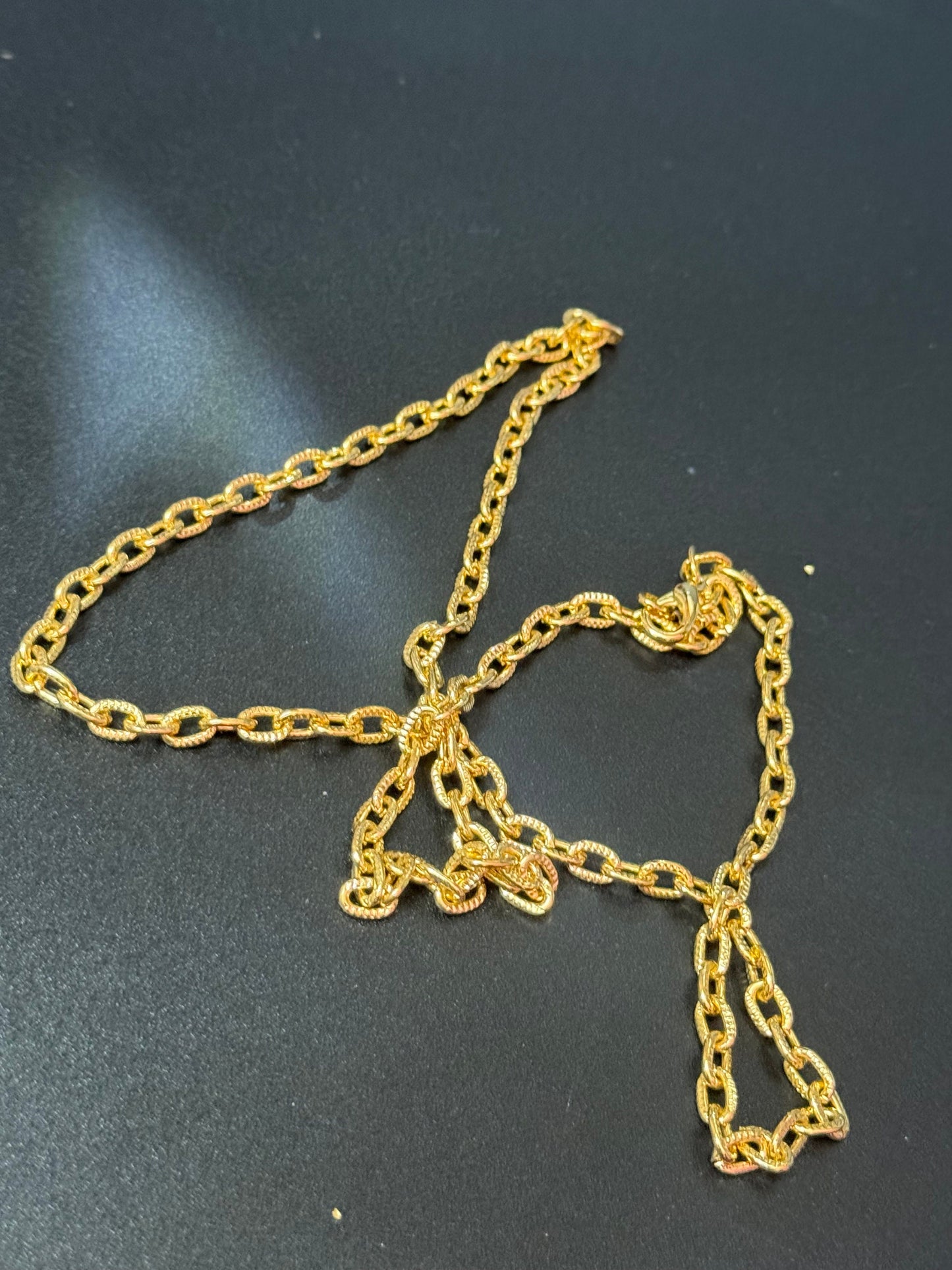 24” 61cm long 1980s gold tone textured cable link plain chain necklace