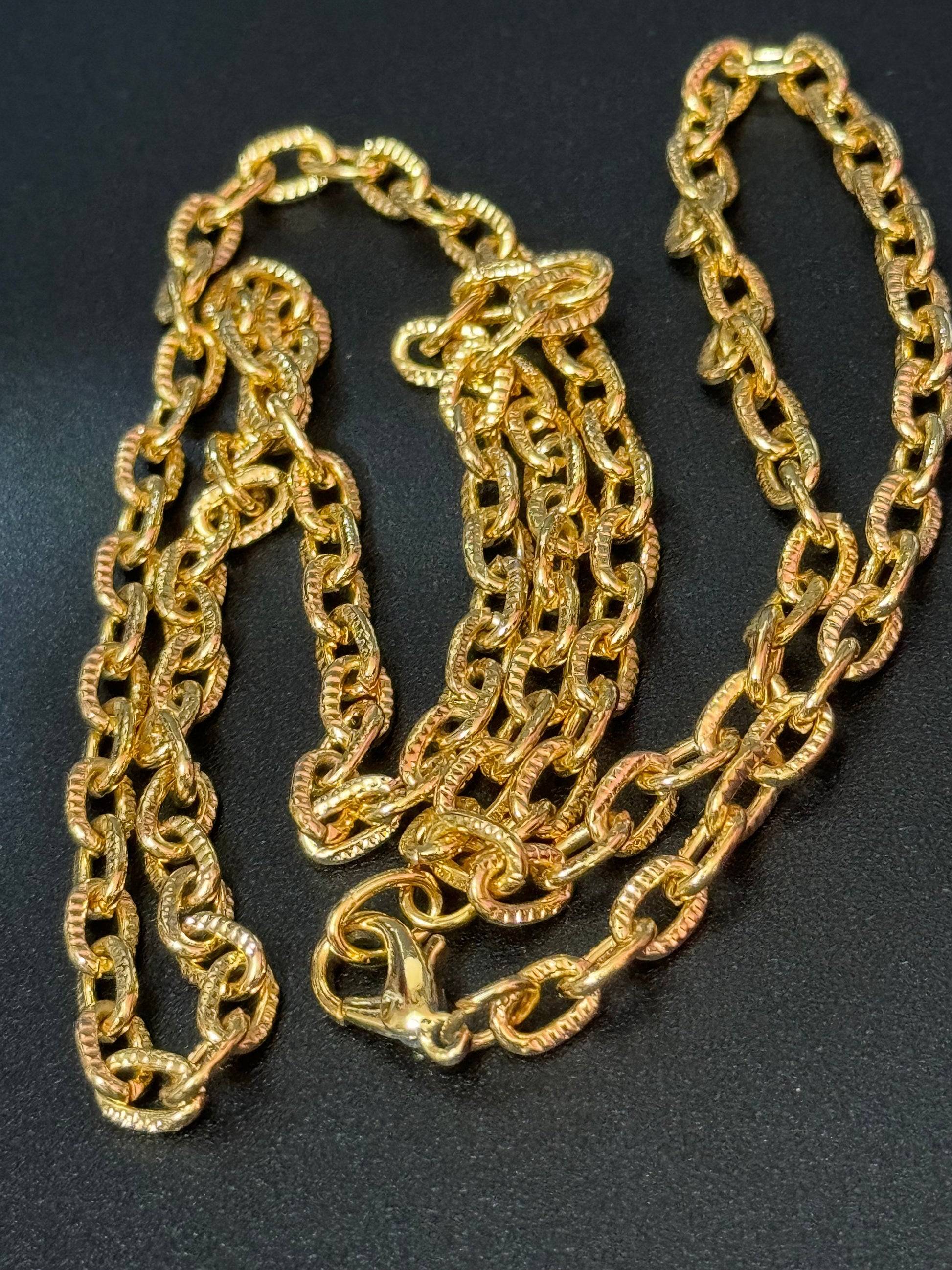 24” 61cm long 1980s gold tone textured cable link plain chain necklace