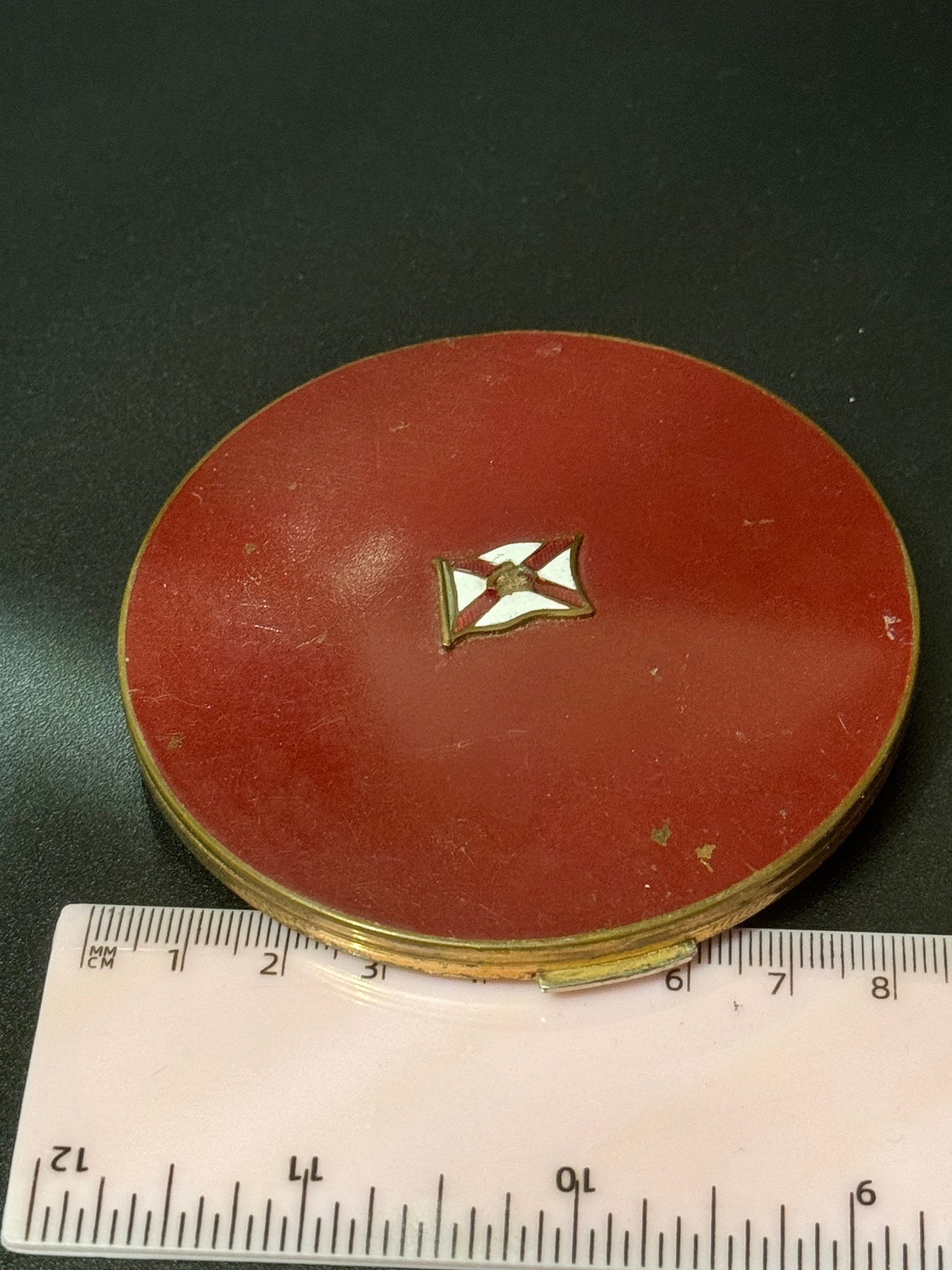 Red White flag emblem enamel Stratton powder compact gold tone