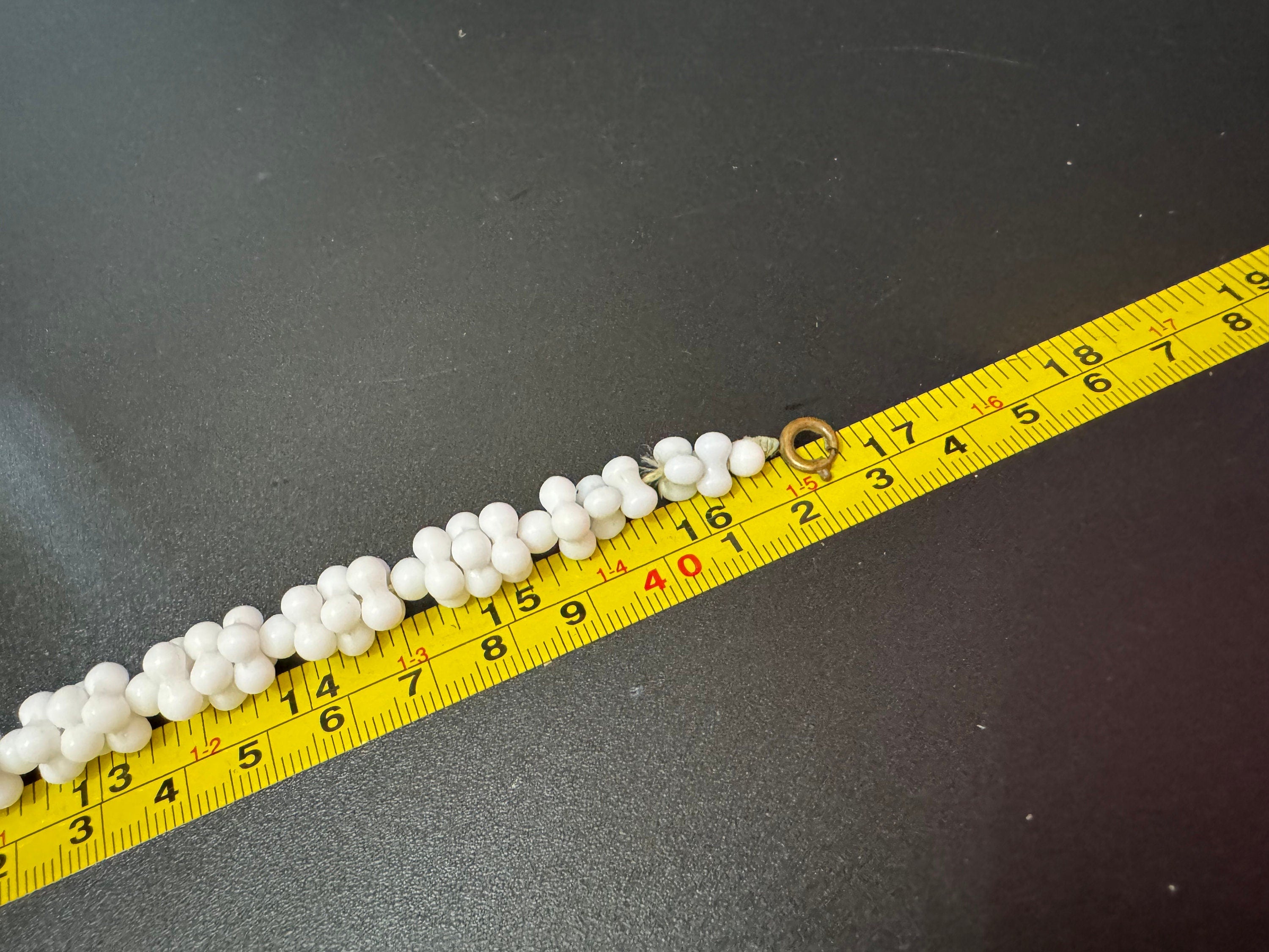 Vintage White milk glass beaded necklace 42cm