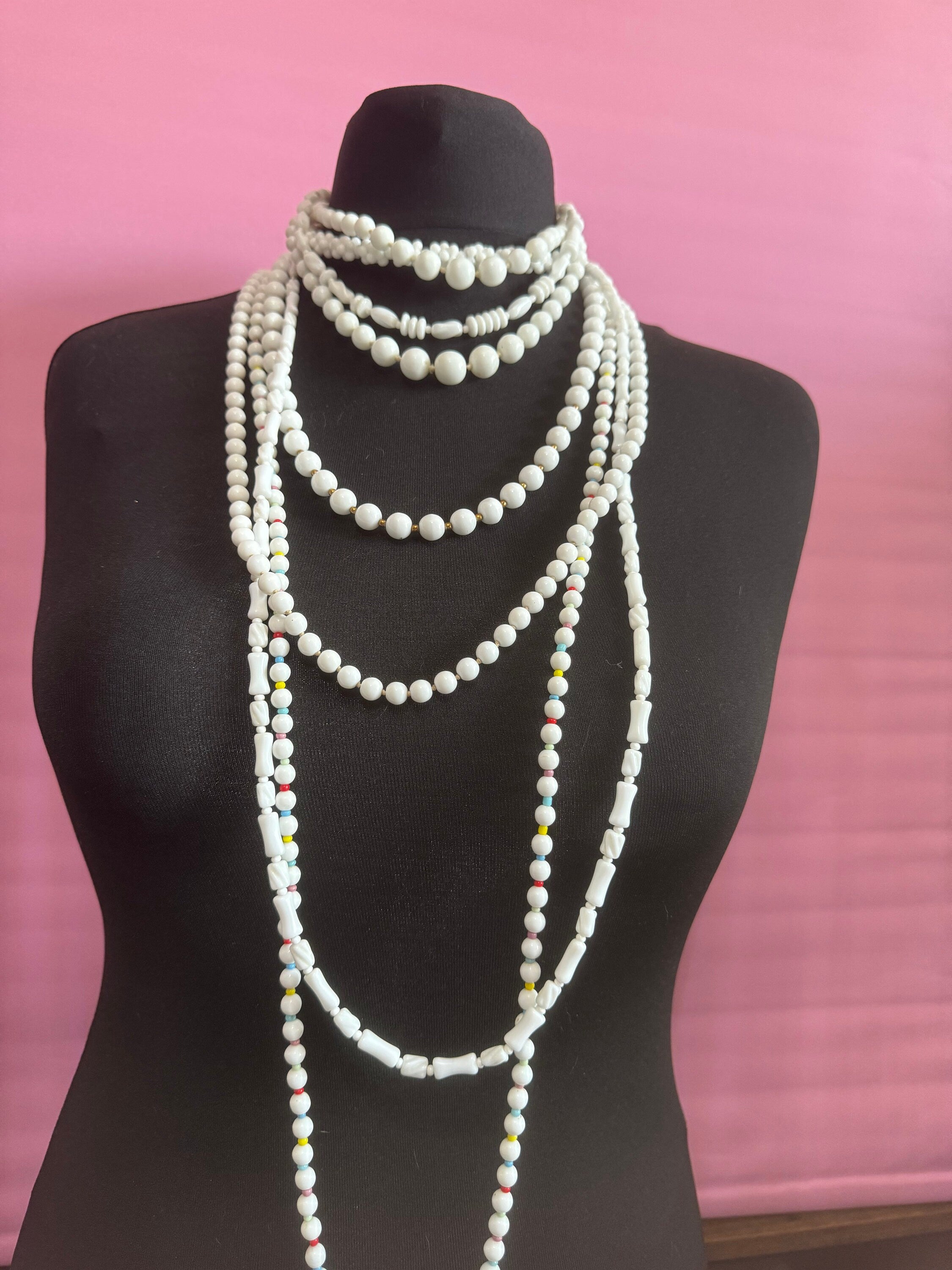 Vintage White milk glass beaded necklace 42cm