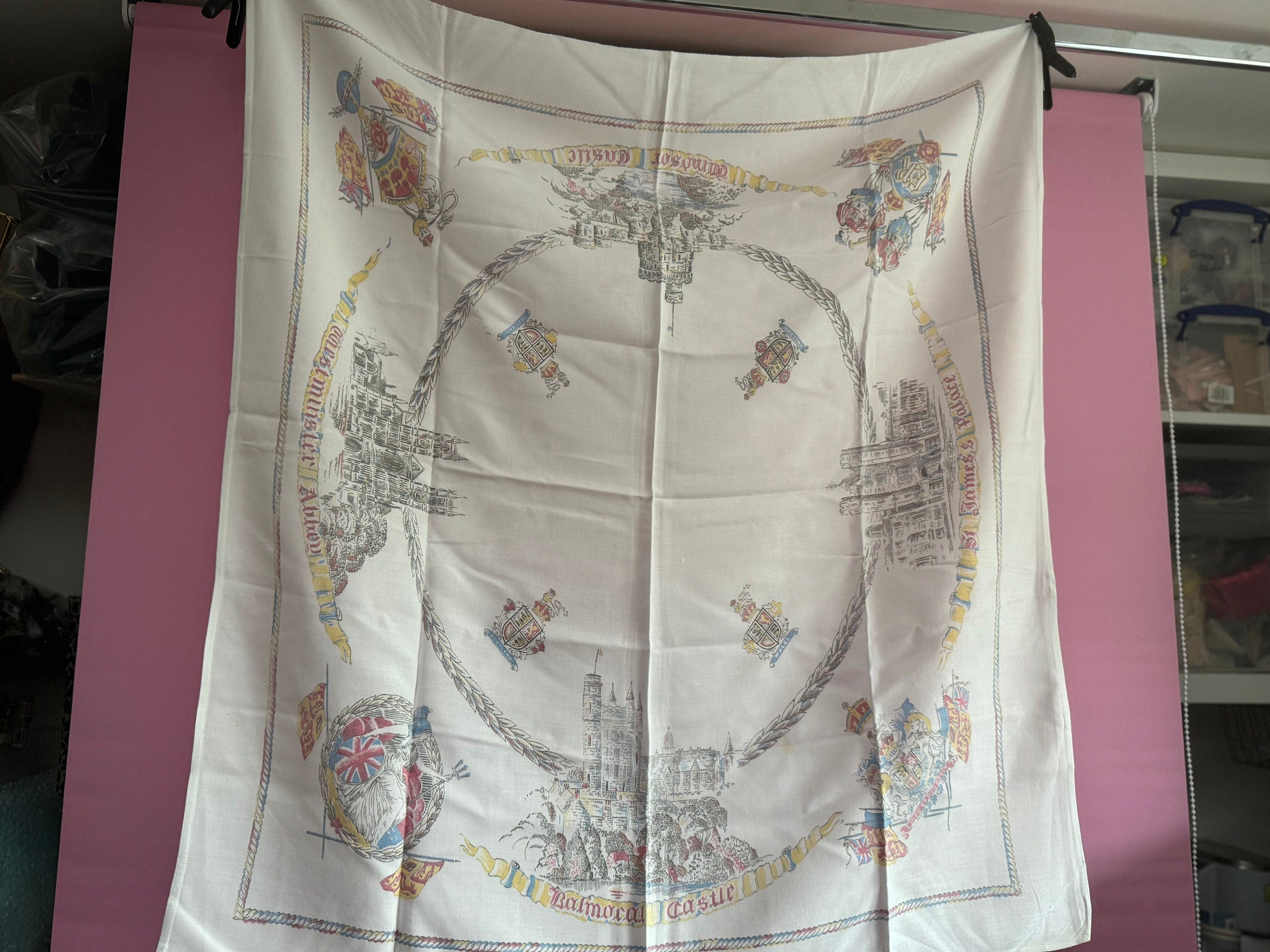 32” royal residences palaces Vintage printed souvenir tablecloth towns landmarks