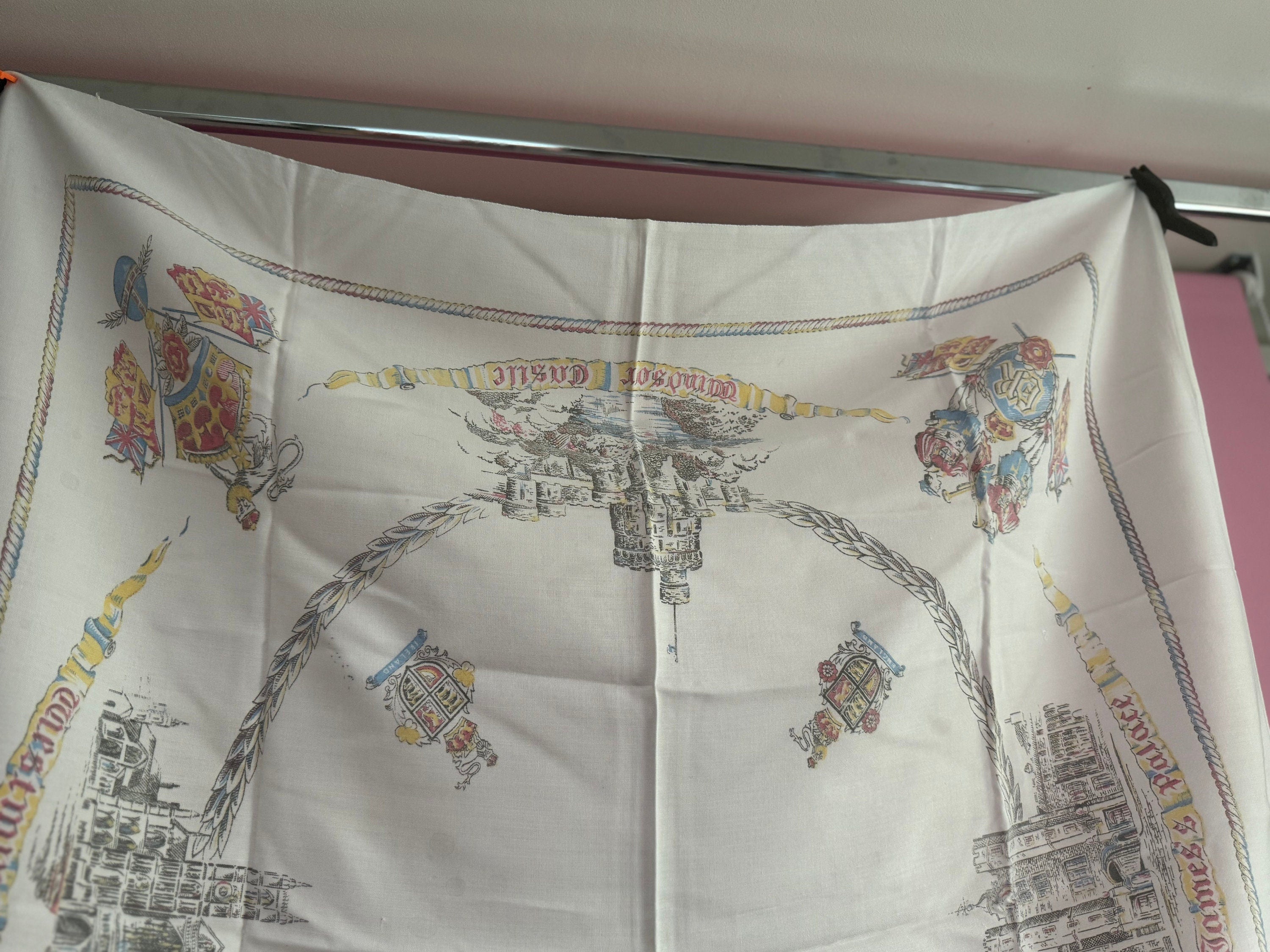 32” royal residences palaces Vintage printed souvenir tablecloth towns landmarks