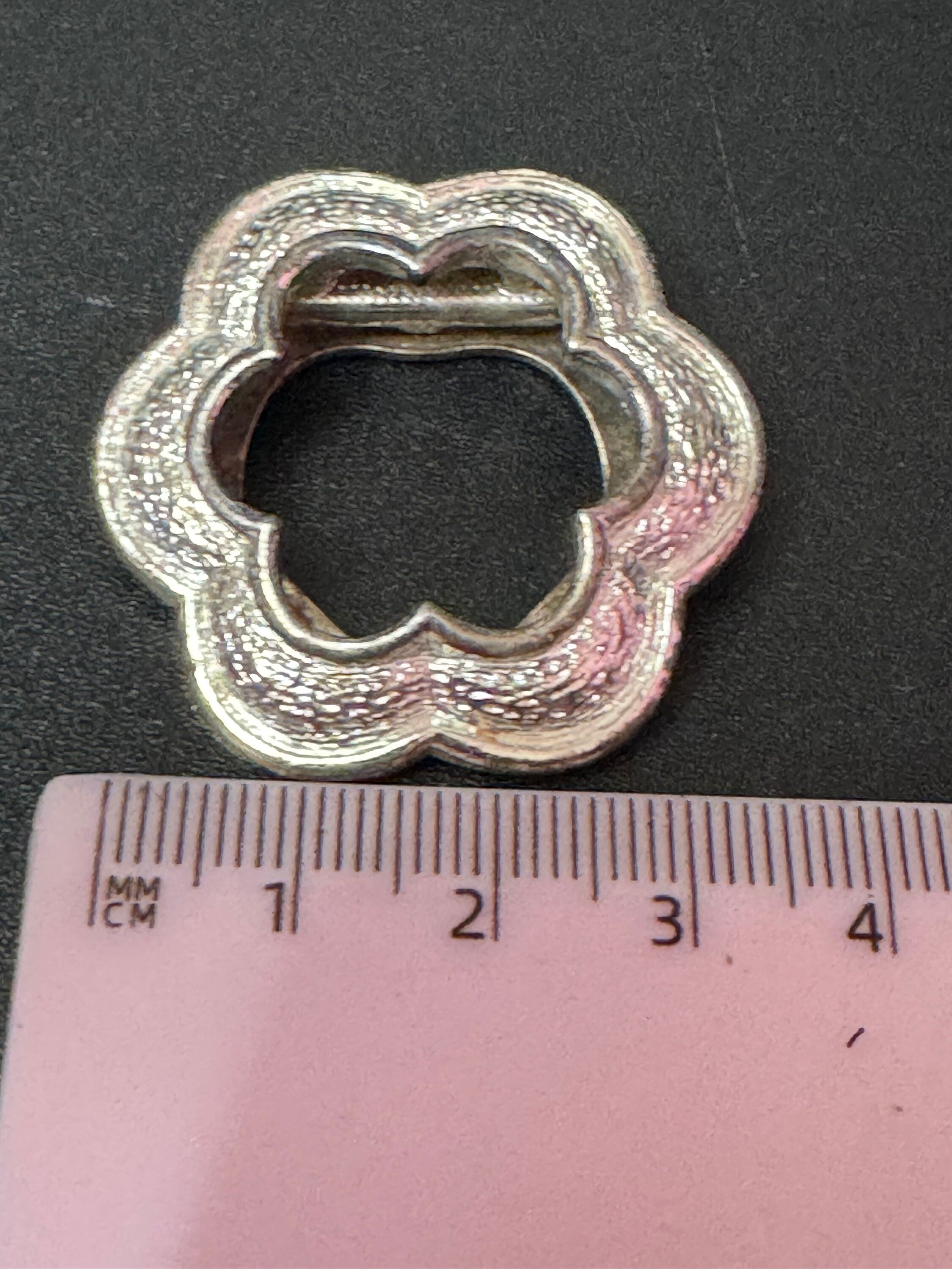 Vintage silver tone Floral 1970s scarf clip