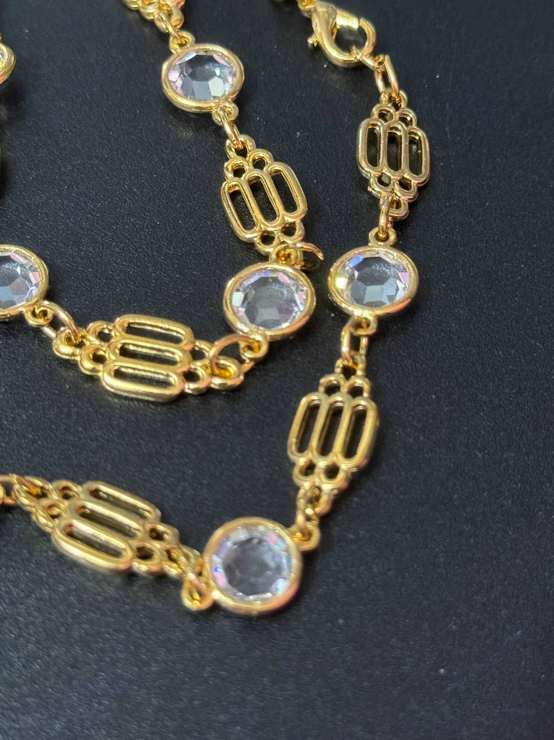 58cm long 1980s thick gold plated fancy link glass crystal bezel beaded station necklace