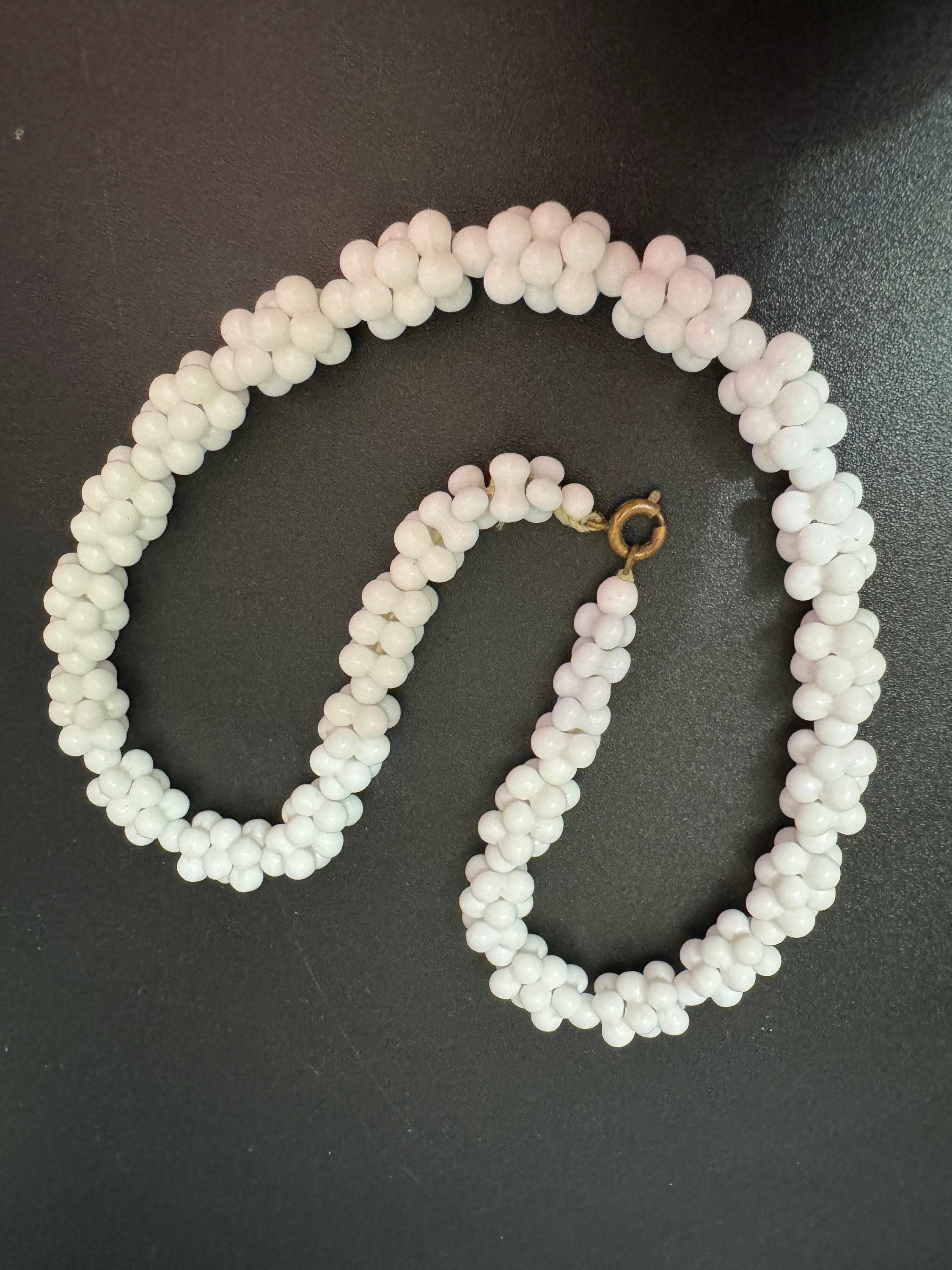 Vintage White milk glass beaded necklace 42cm