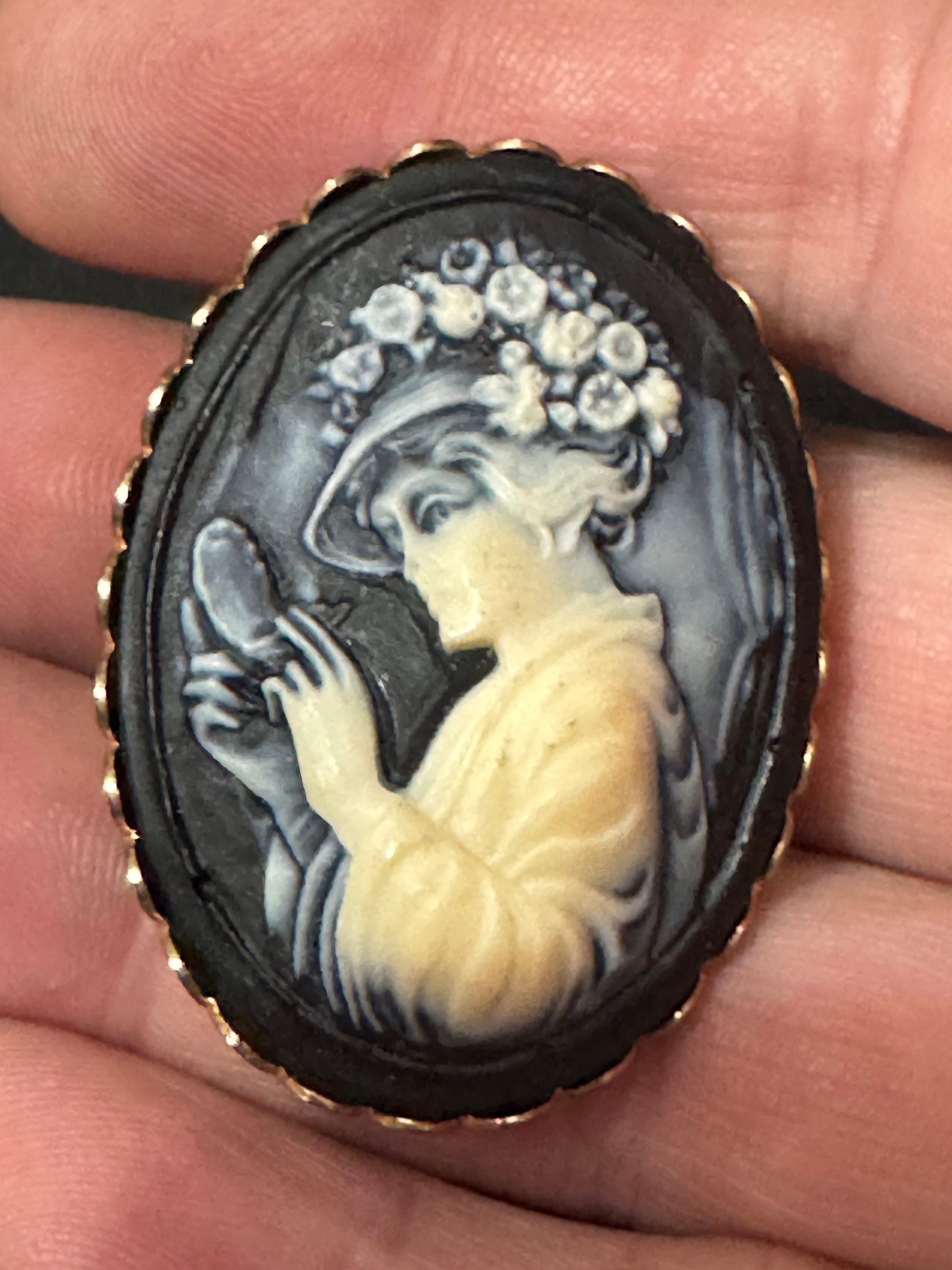 Vintage Black Plastic Figural Cameo Lady Gold Tone Scarf Ring Clip Holder 1960s 1970s