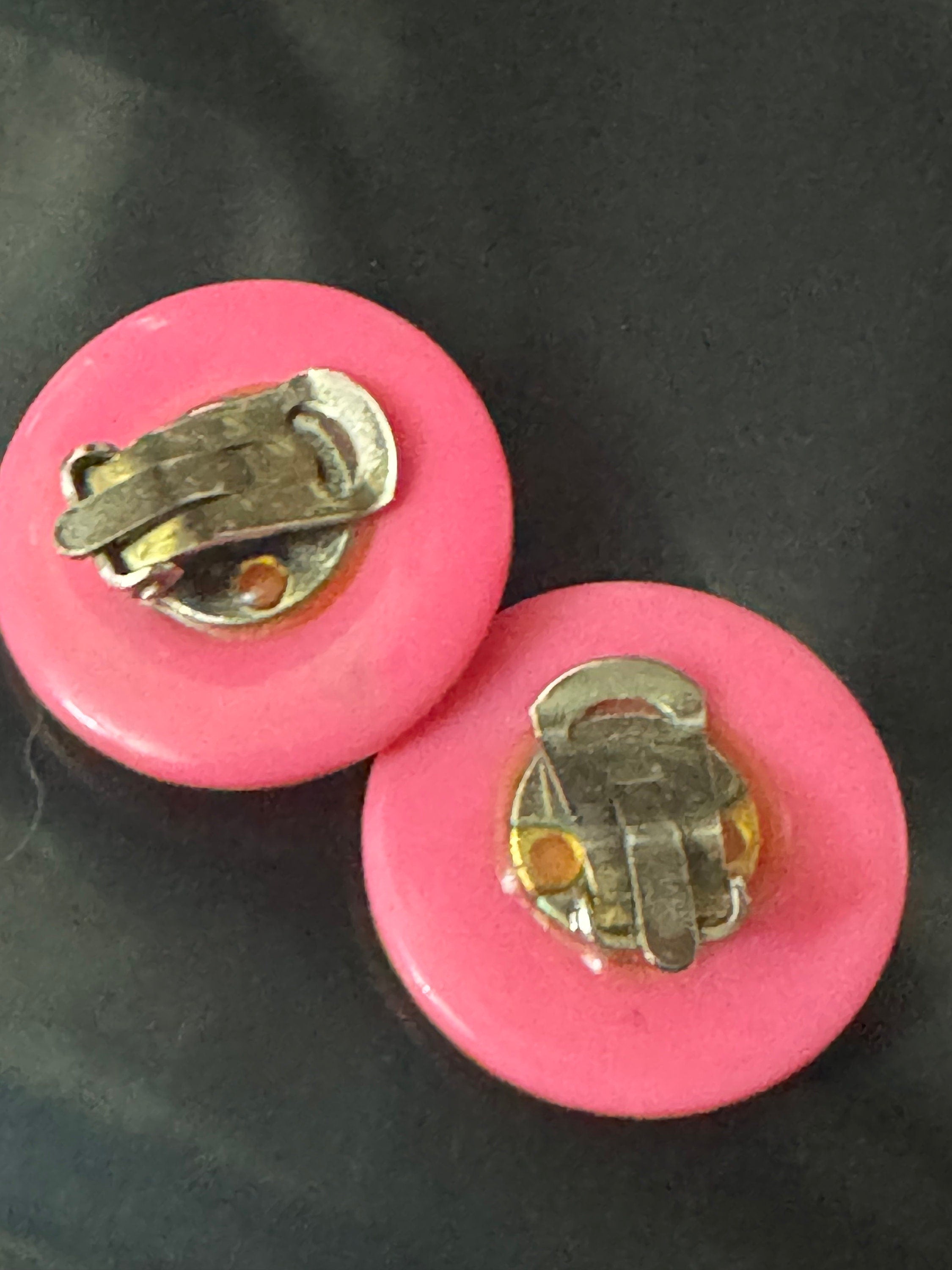 Vintage 1950s marbled Pink plastic button Clip On Earrings 2.5cm