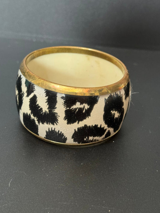 Cream and black Animal print plastic wide cuff brass bangle bracelet stacking layering Vintage retro 65mm Leopard big cat