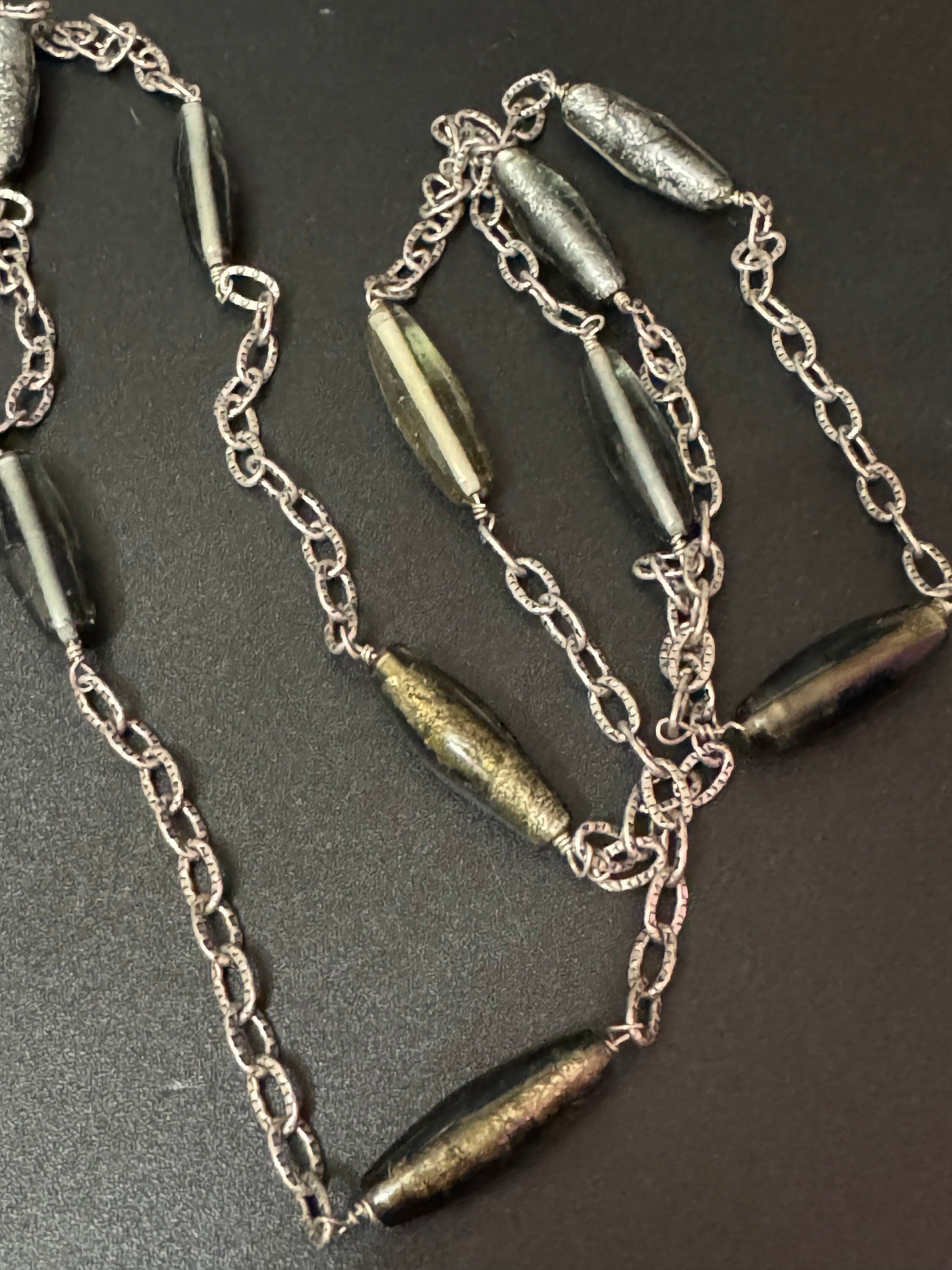 Vintage 1970s silver tone chain link 2.5cm grey glass beaded station link necklace 106cm long