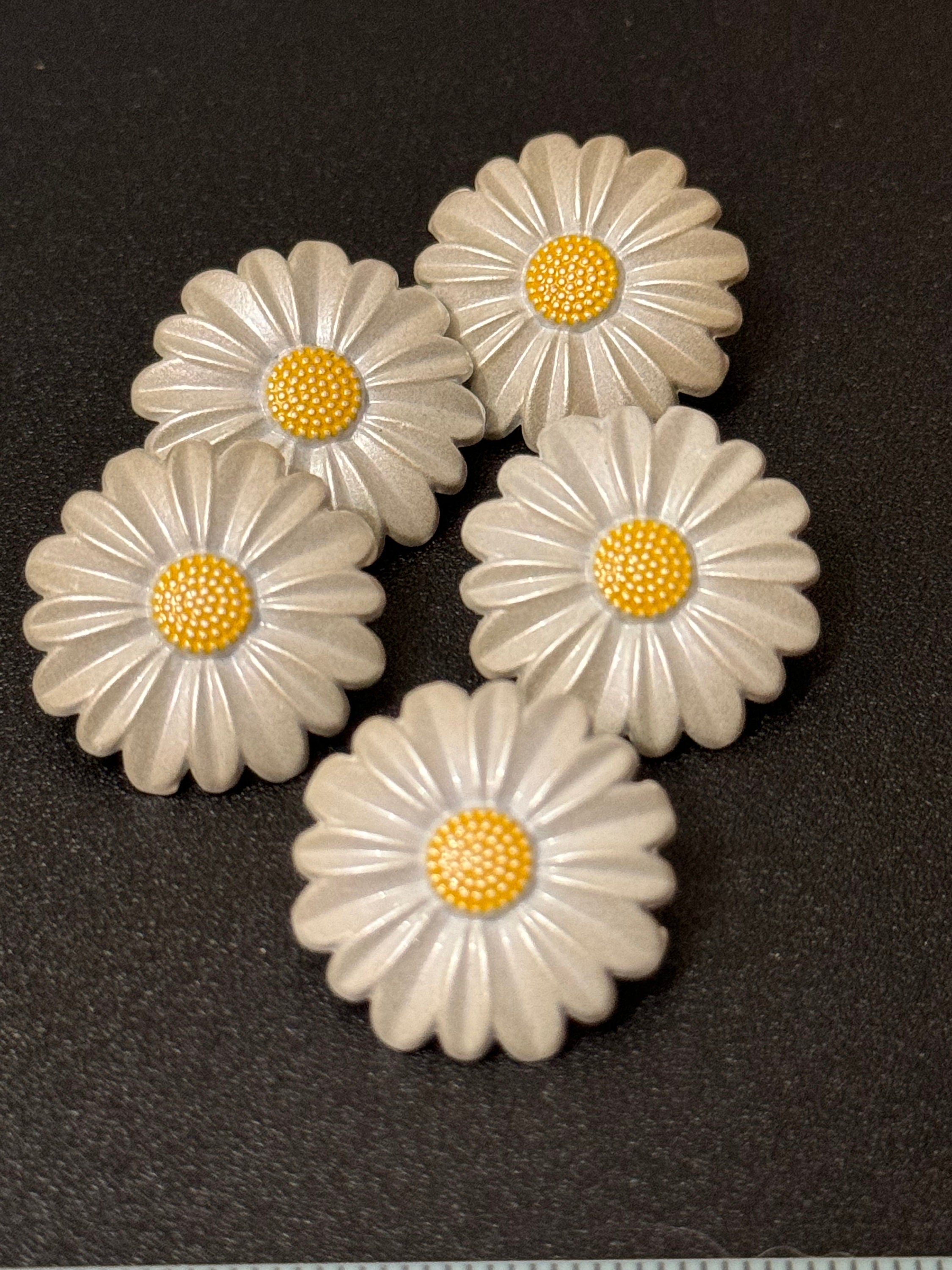 Pack 5 20mm white pearl used enamel cute white yellow daisy flower Matt silver tone buttons ideal blazer cardigan metal including shank