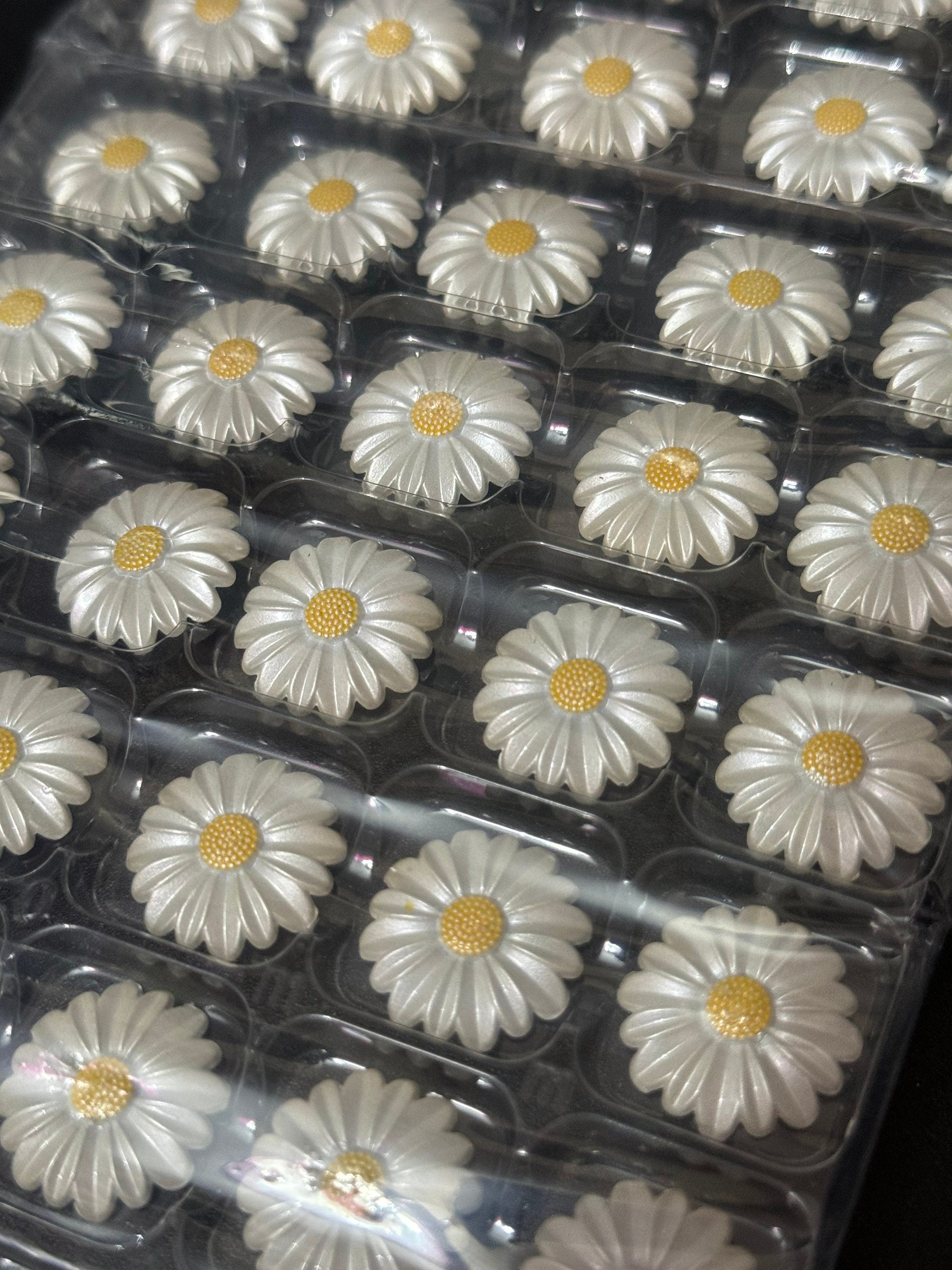 Pack 5 20mm white pearl used enamel cute white yellow daisy flower Matt silver tone buttons ideal blazer cardigan metal including shank