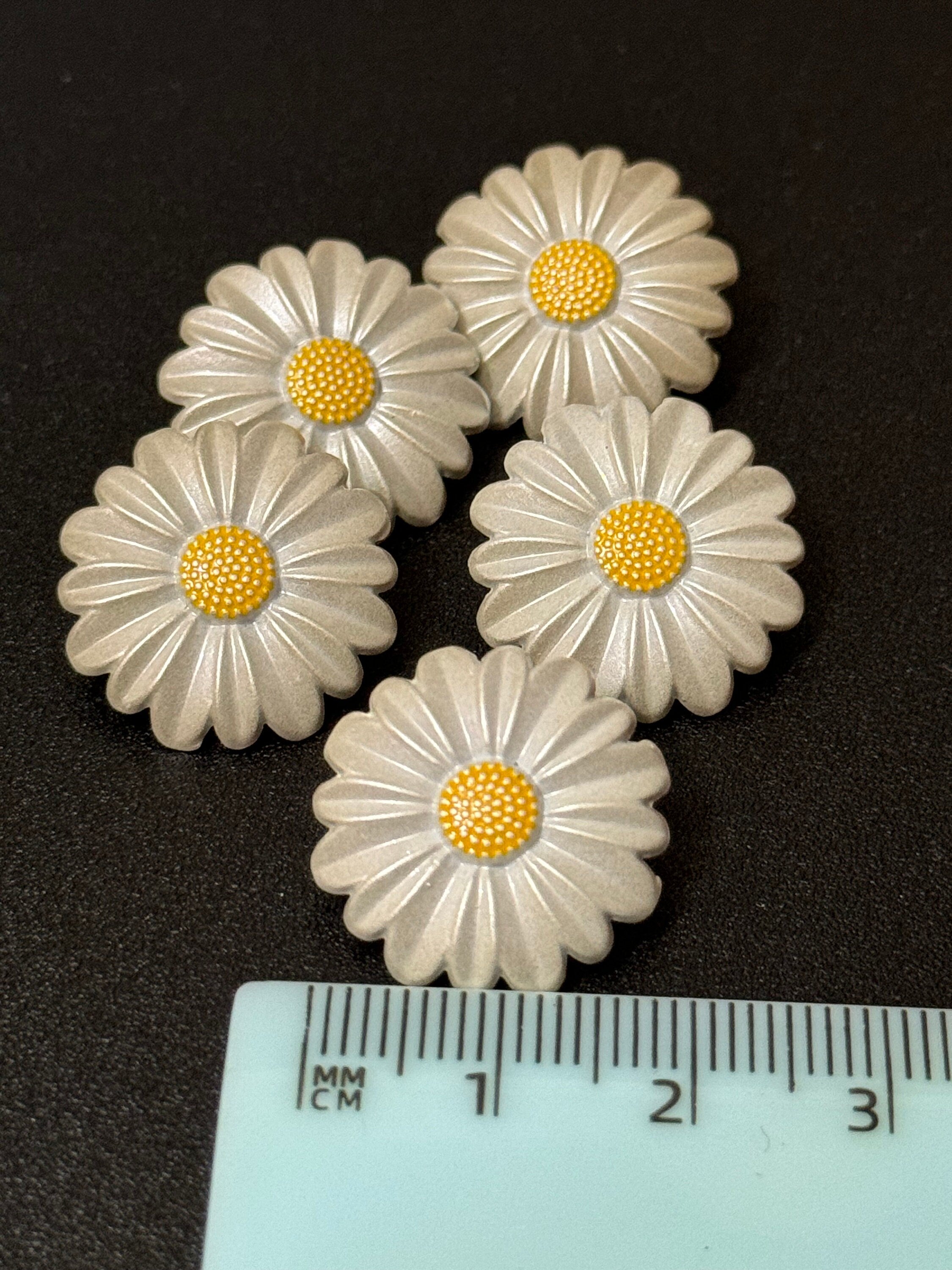 Pack 5 20mm white pearl used enamel cute white yellow daisy flower Matt silver tone buttons ideal blazer cardigan metal including shank