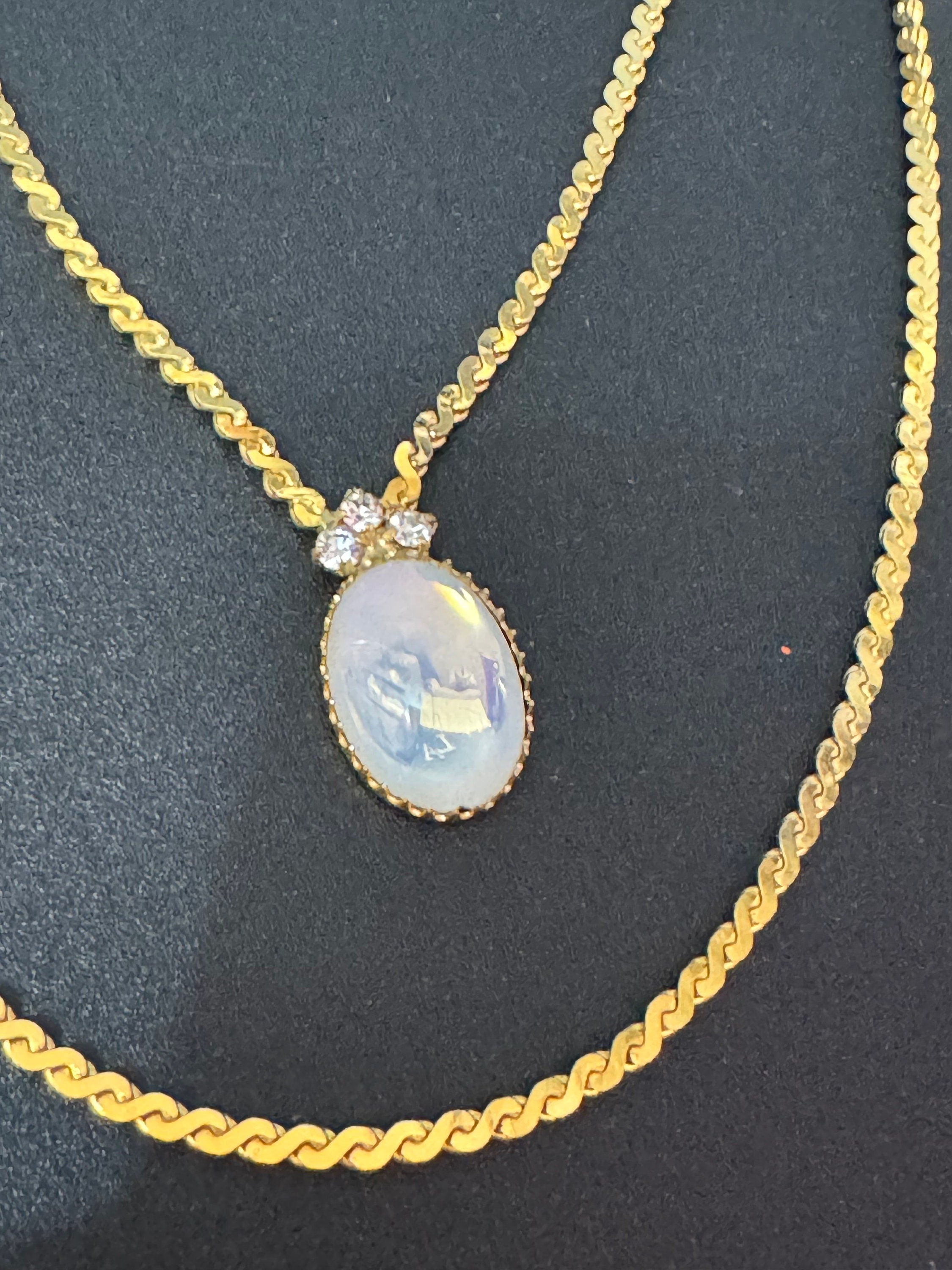 Vintage gold plated double flat woven pendant necklace chain with opaline cabochon dropper 41-46cm