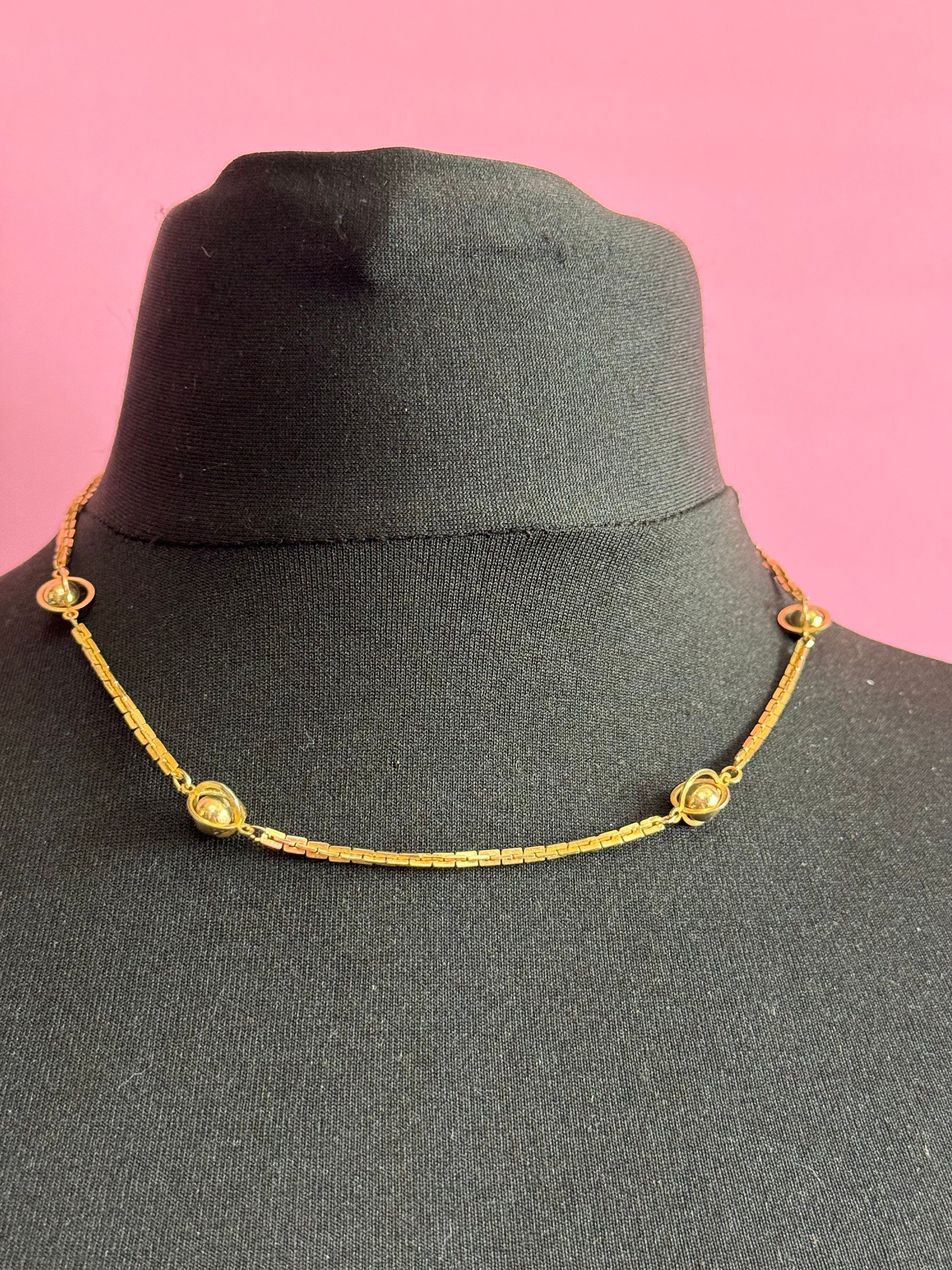 Vintage gold tone fancy link caged Ball plain necklace chain 47 cm long