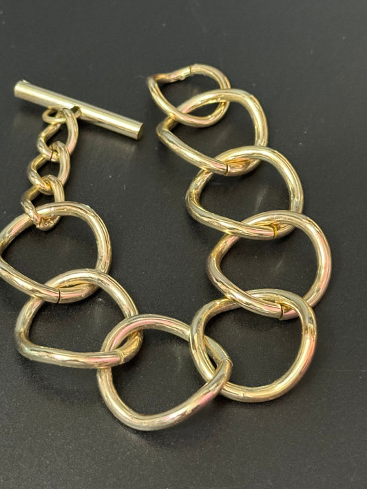 Vintage champagne light gold tone chunky but lightweight curb link chain bracelet 1960s toggle 22cm x 3cm