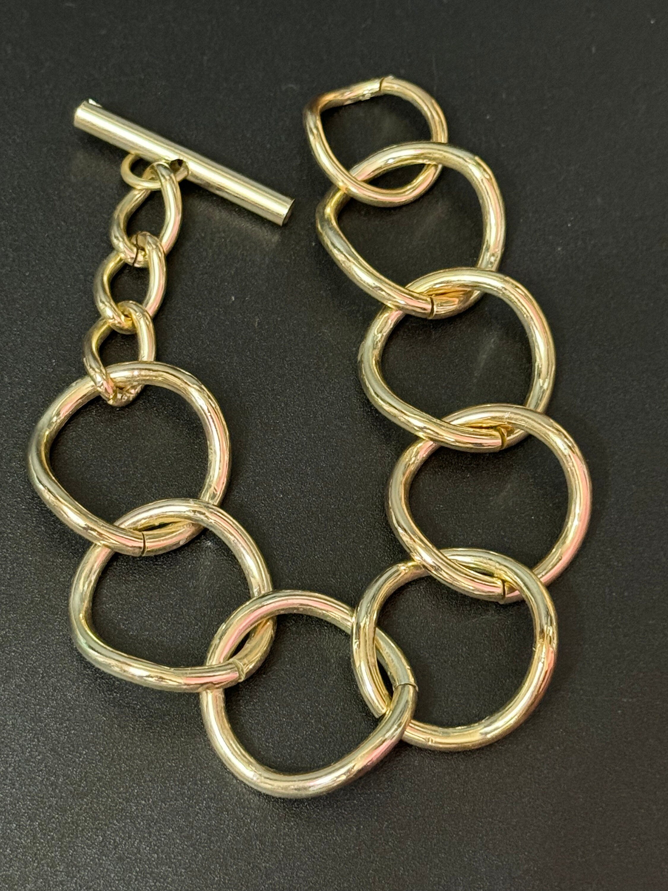 Vintage champagne light gold tone chunky but lightweight wide oversized curb link chain bracelet 1970s toggle 22cm x 3cm