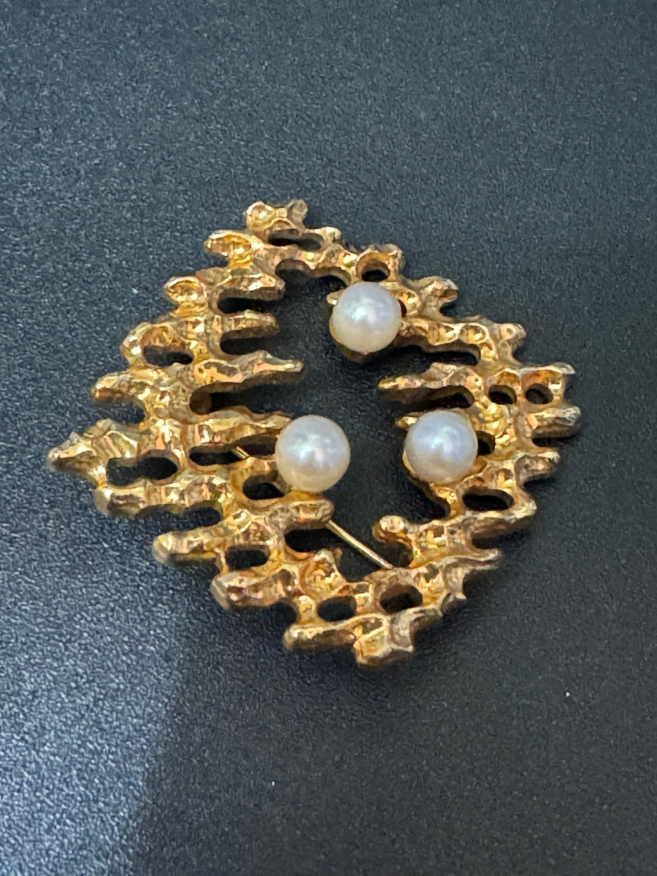 vintage modernist gold plated abstract faux pearl brooch brutalist