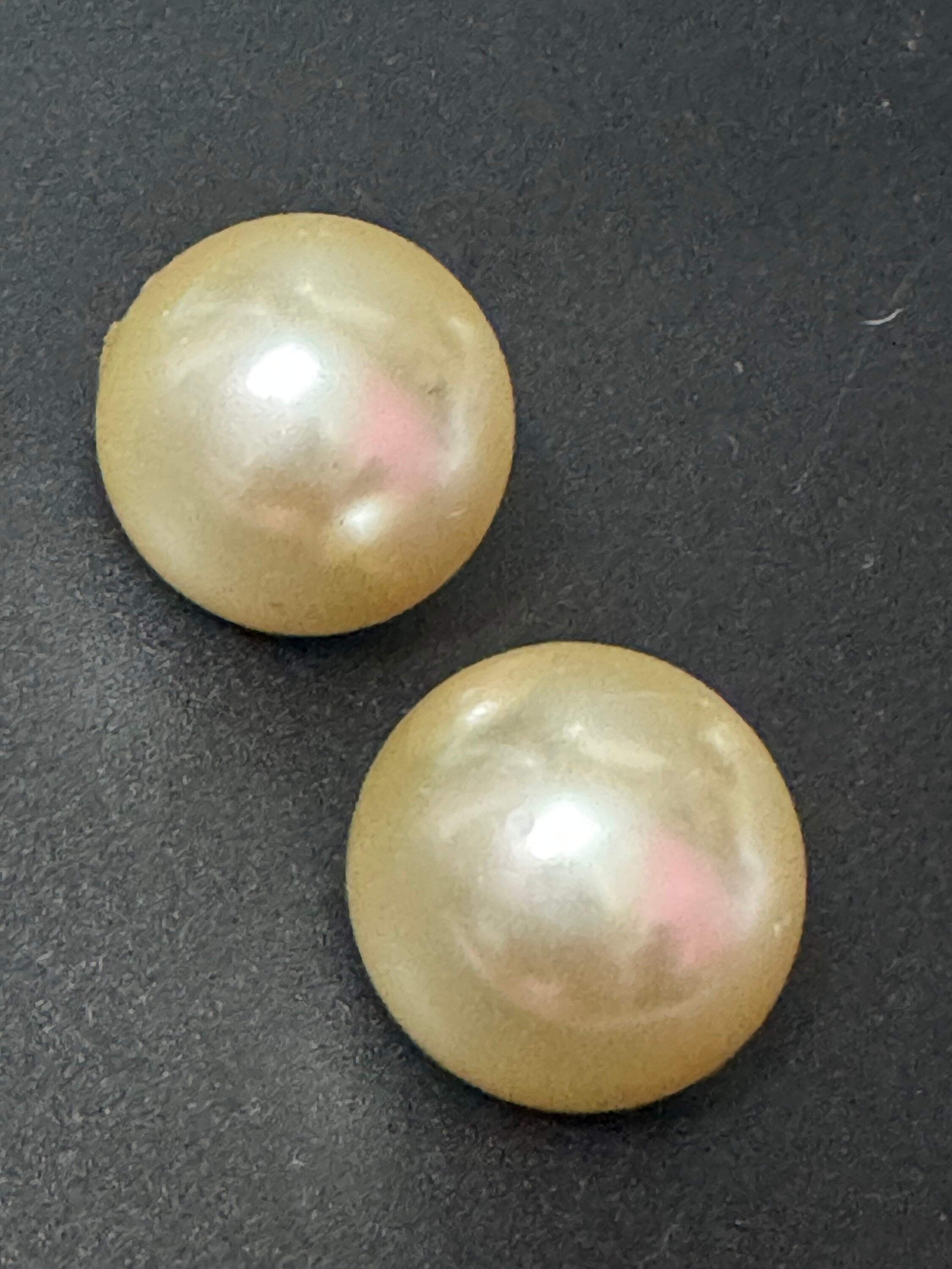 Vintage 2.5cm faux plastic pearl cabochon domed clip on earrings