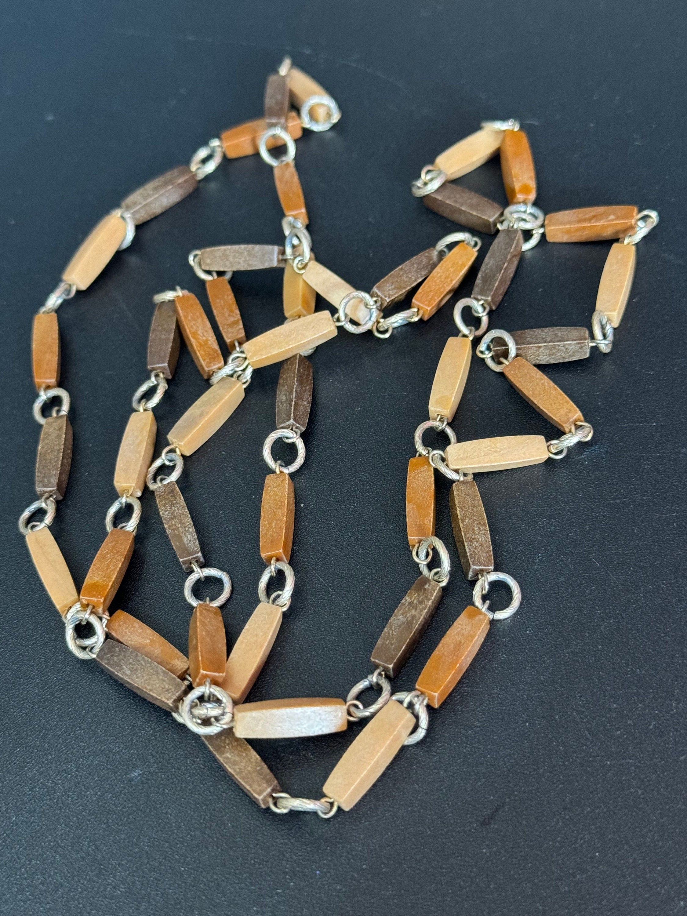 Vintage 1970s Faux wooden station necklace Vintage gold tone chain 115cm