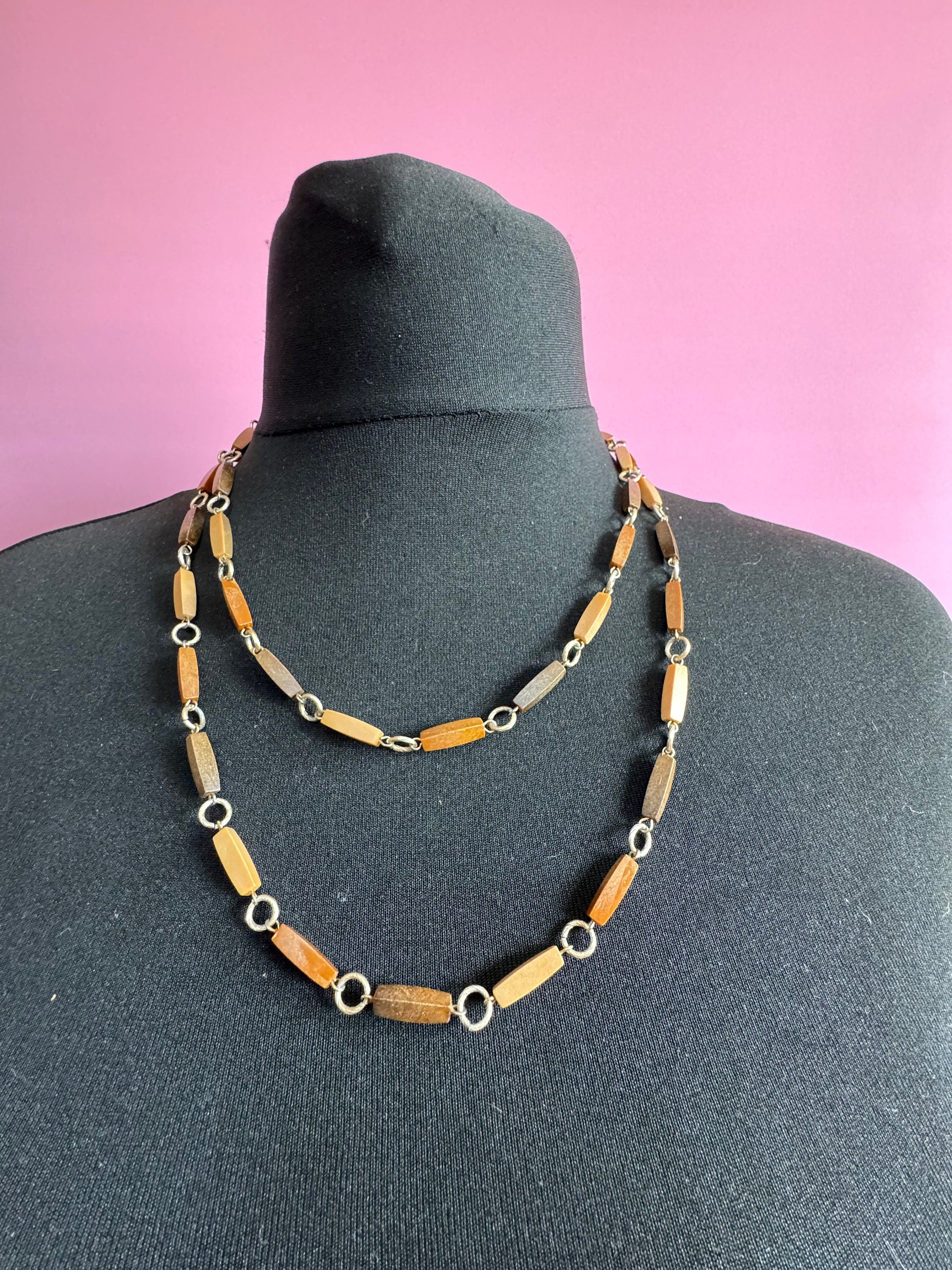 Vintage 1970s Faux wooden station necklace Vintage gold tone chain 115cm