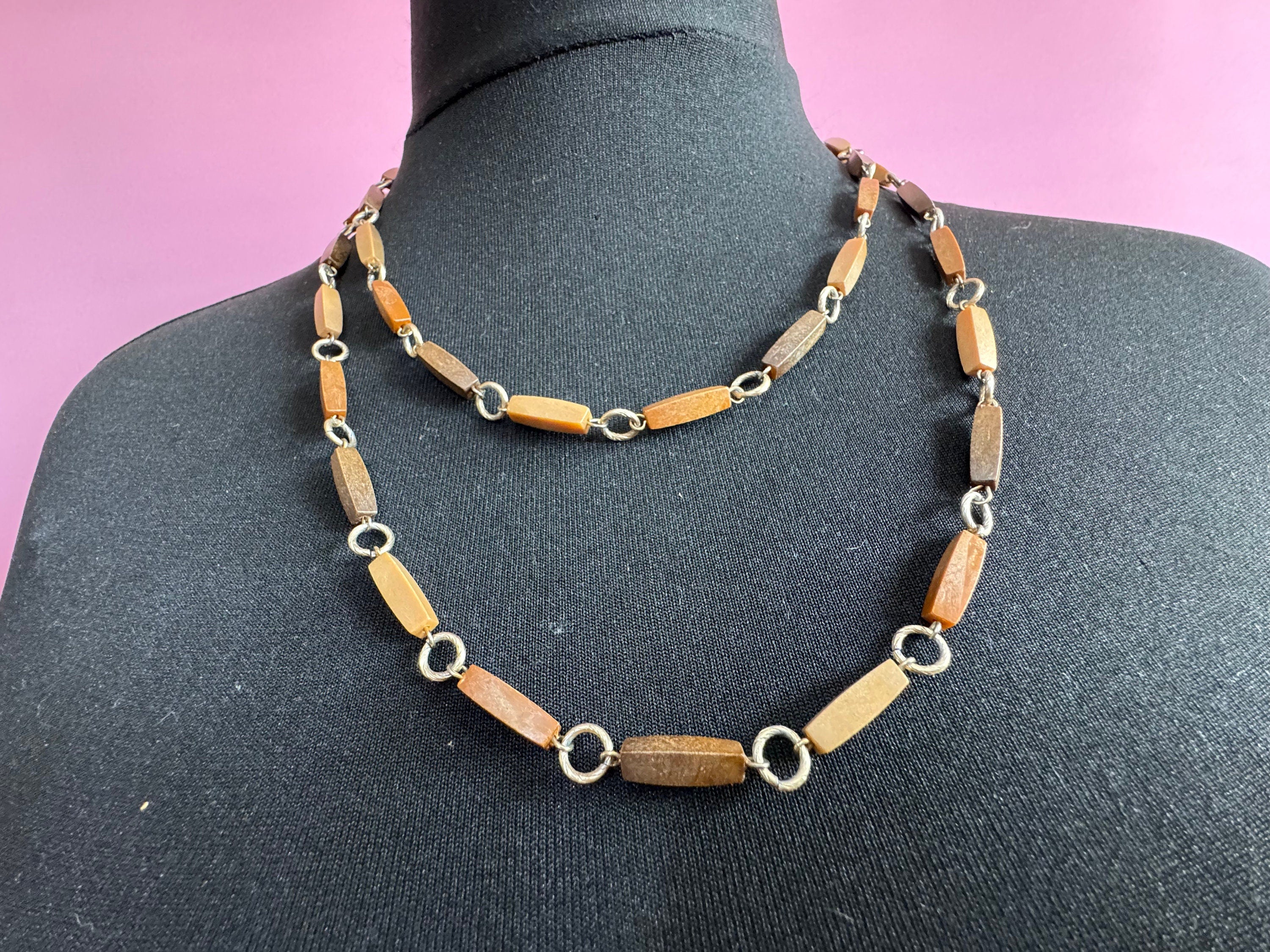 Vintage 1970s Faux wooden station necklace Vintage gold tone chain 115cm