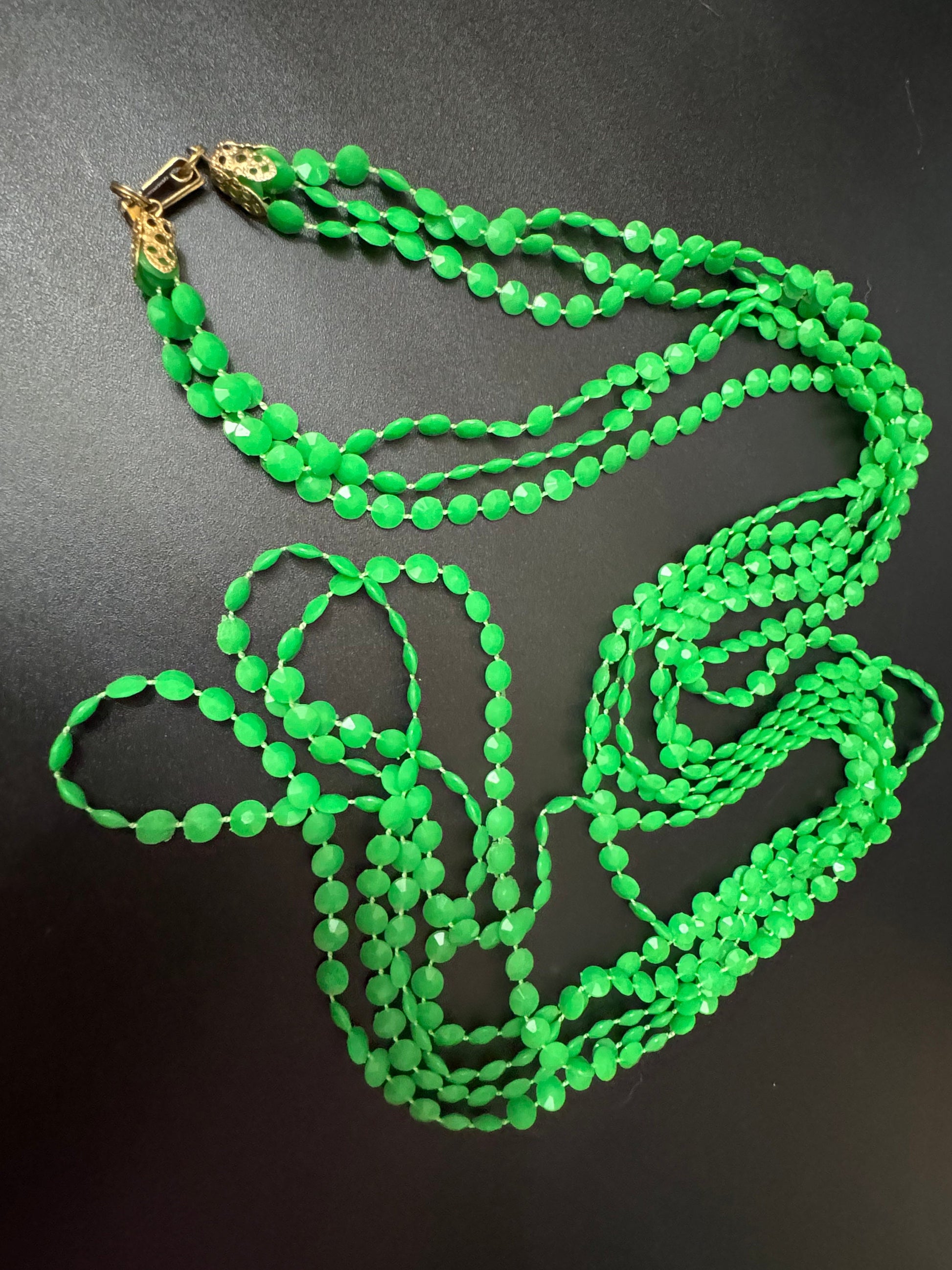 1970s vintage bright green fixed bead plastic chain link long flapper Multistrand necklace 140cm