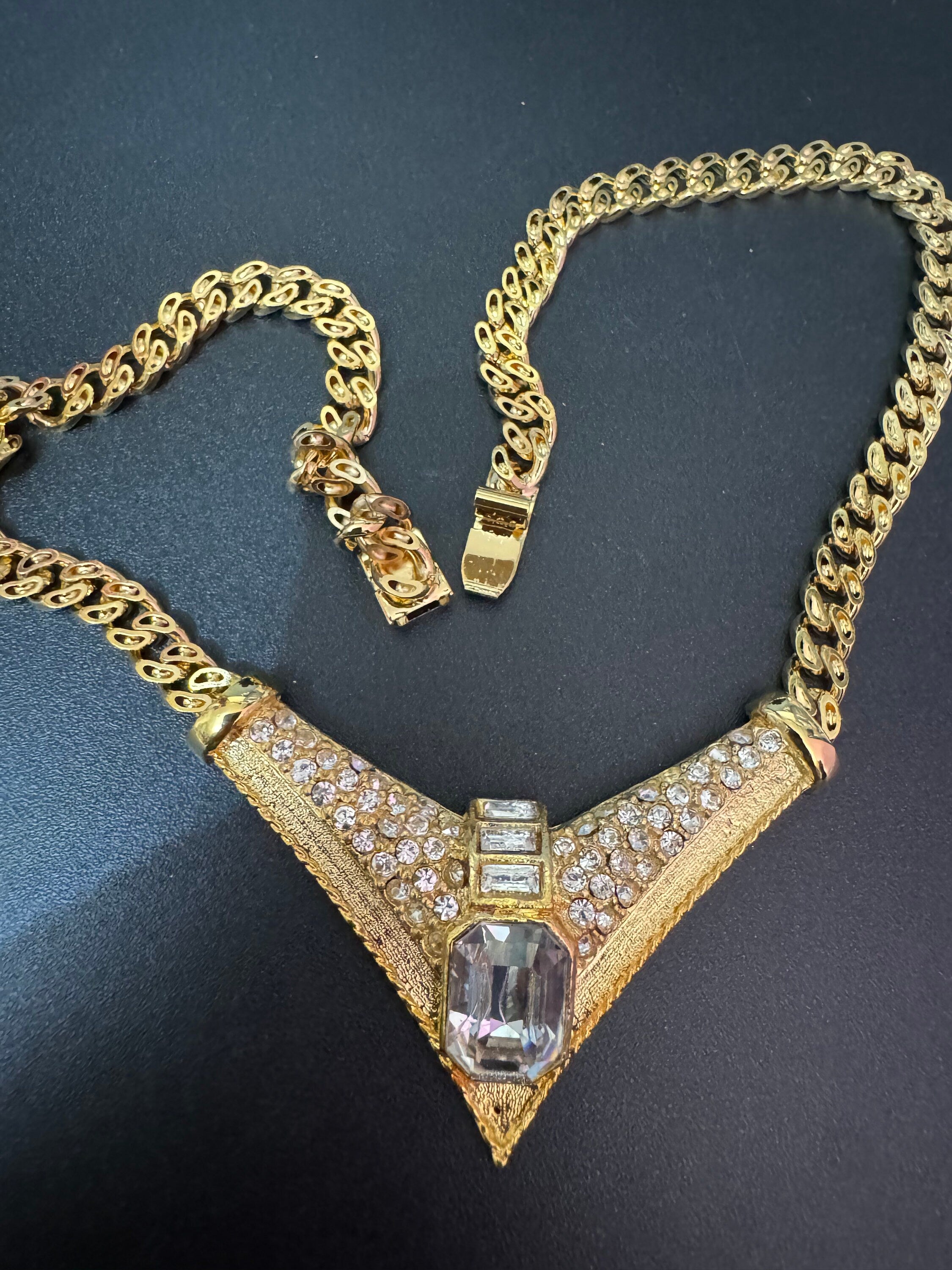 Vintage clear diamanté Swarovski crystal set rhinestone gold tone chain link pendant choker necklace old shop stock