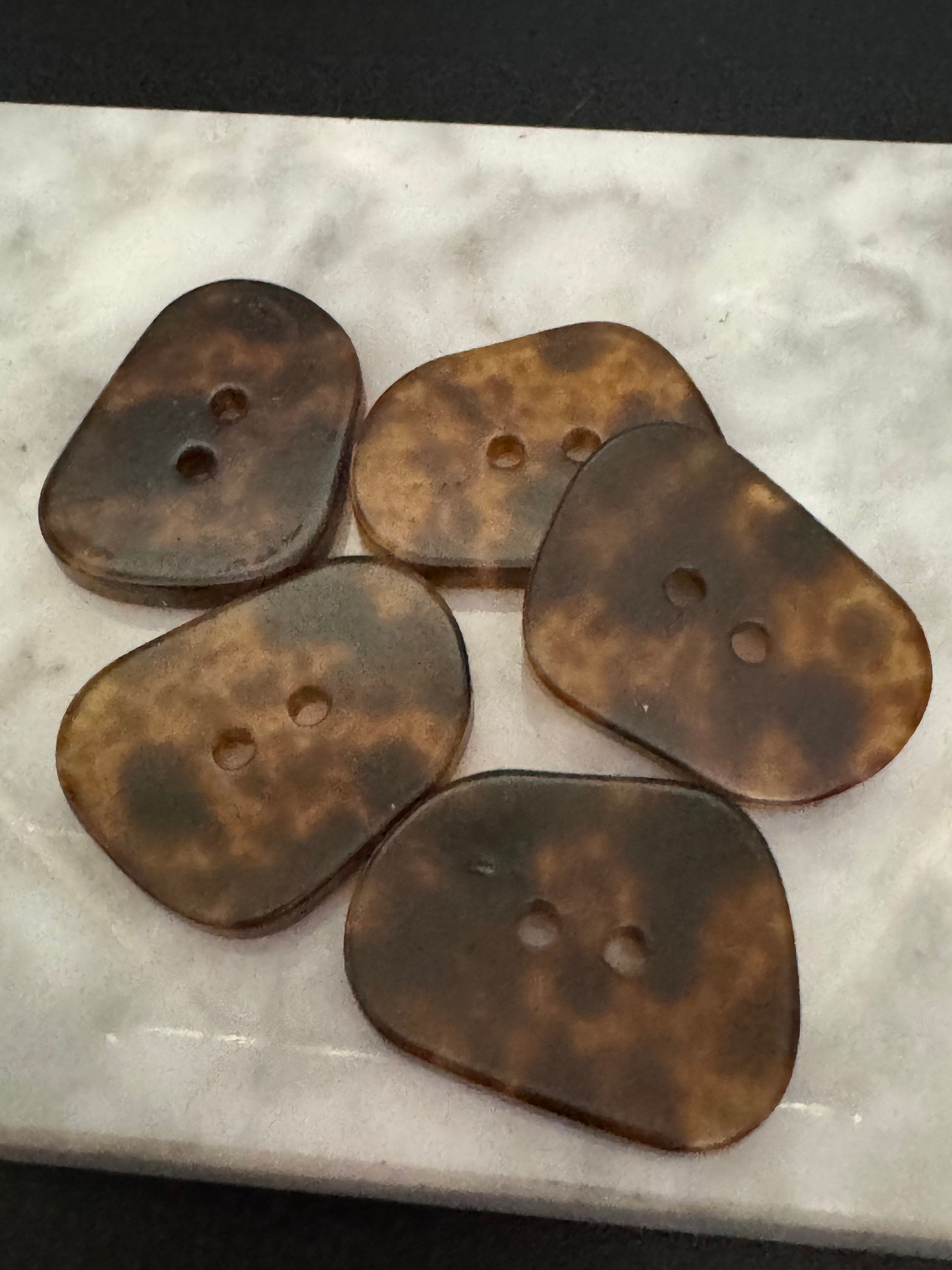 28 x 21mm pack of 5 Irregular faux tortoiseshell acrylic buttons