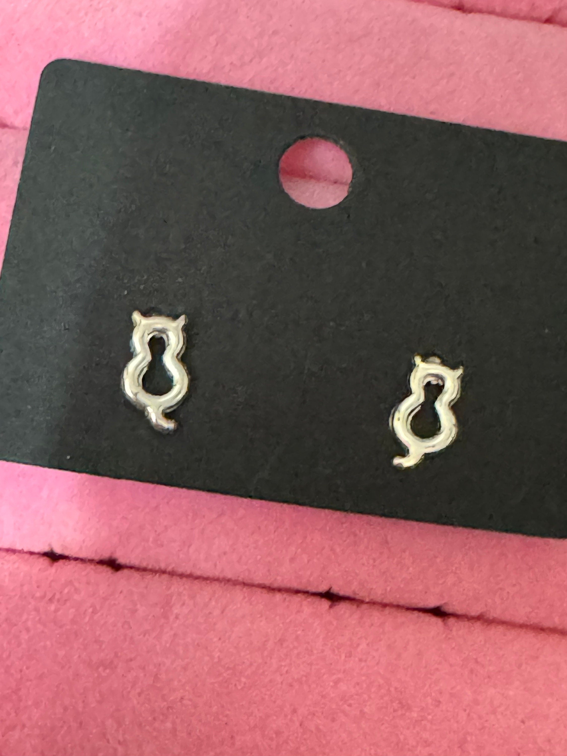 Novelty retro 925 Sterling silver small pussy cat stud earrings pierced