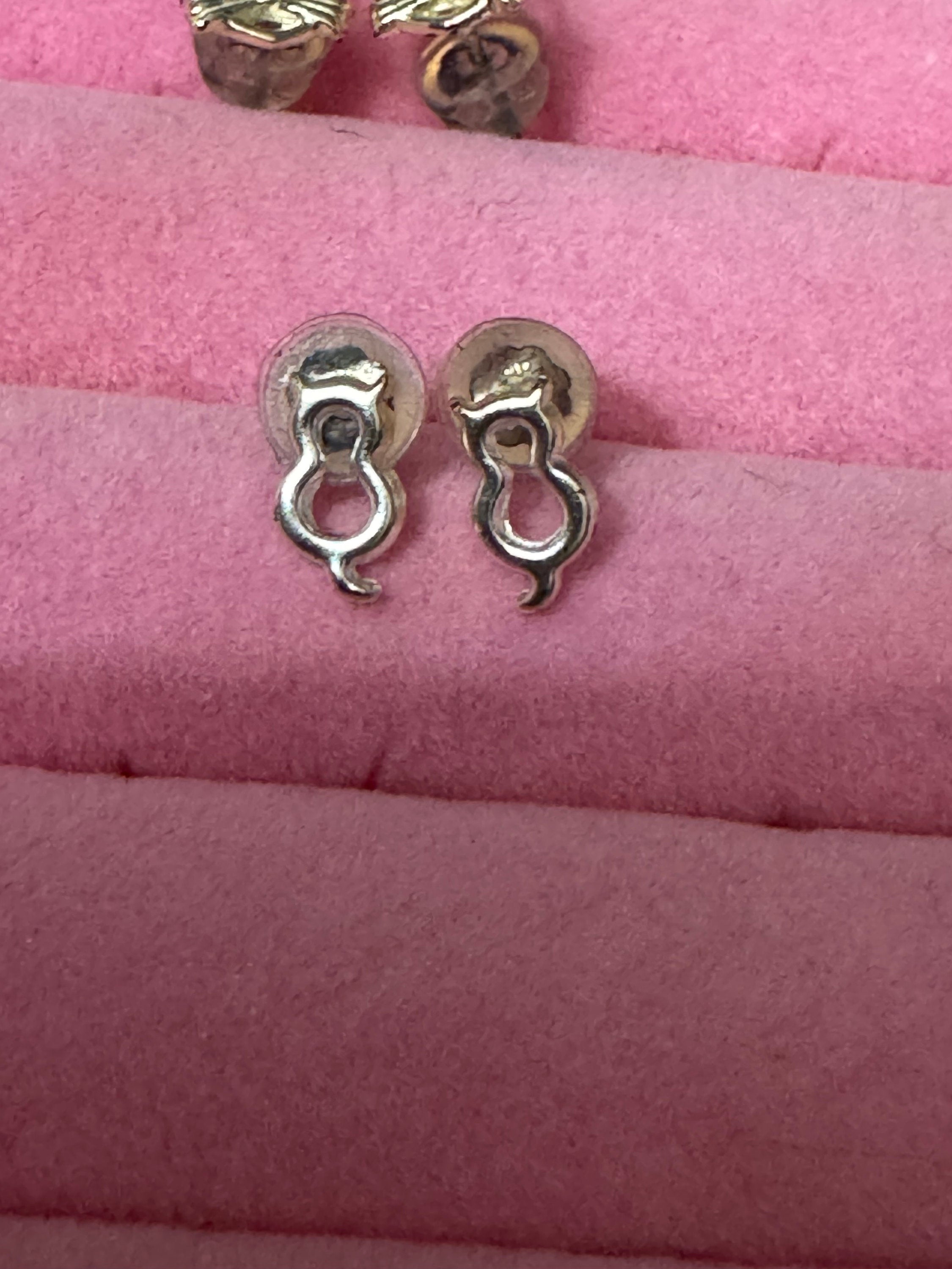 Novelty retro 925 Sterling silver small pussy cat stud earrings pierced