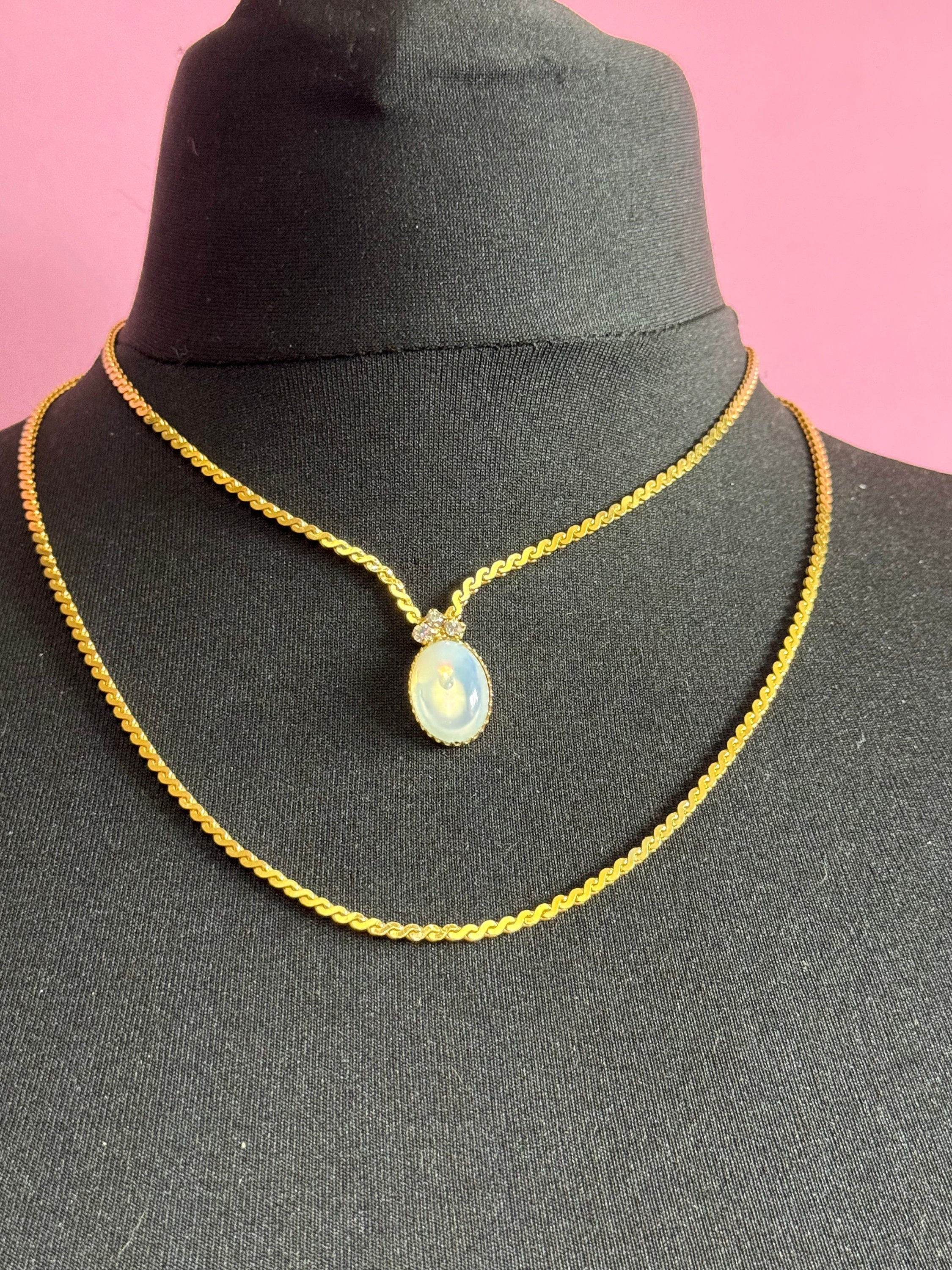 Vintage gold plated double flat woven pendant necklace chain with opaline cabochon dropper 41-46cm