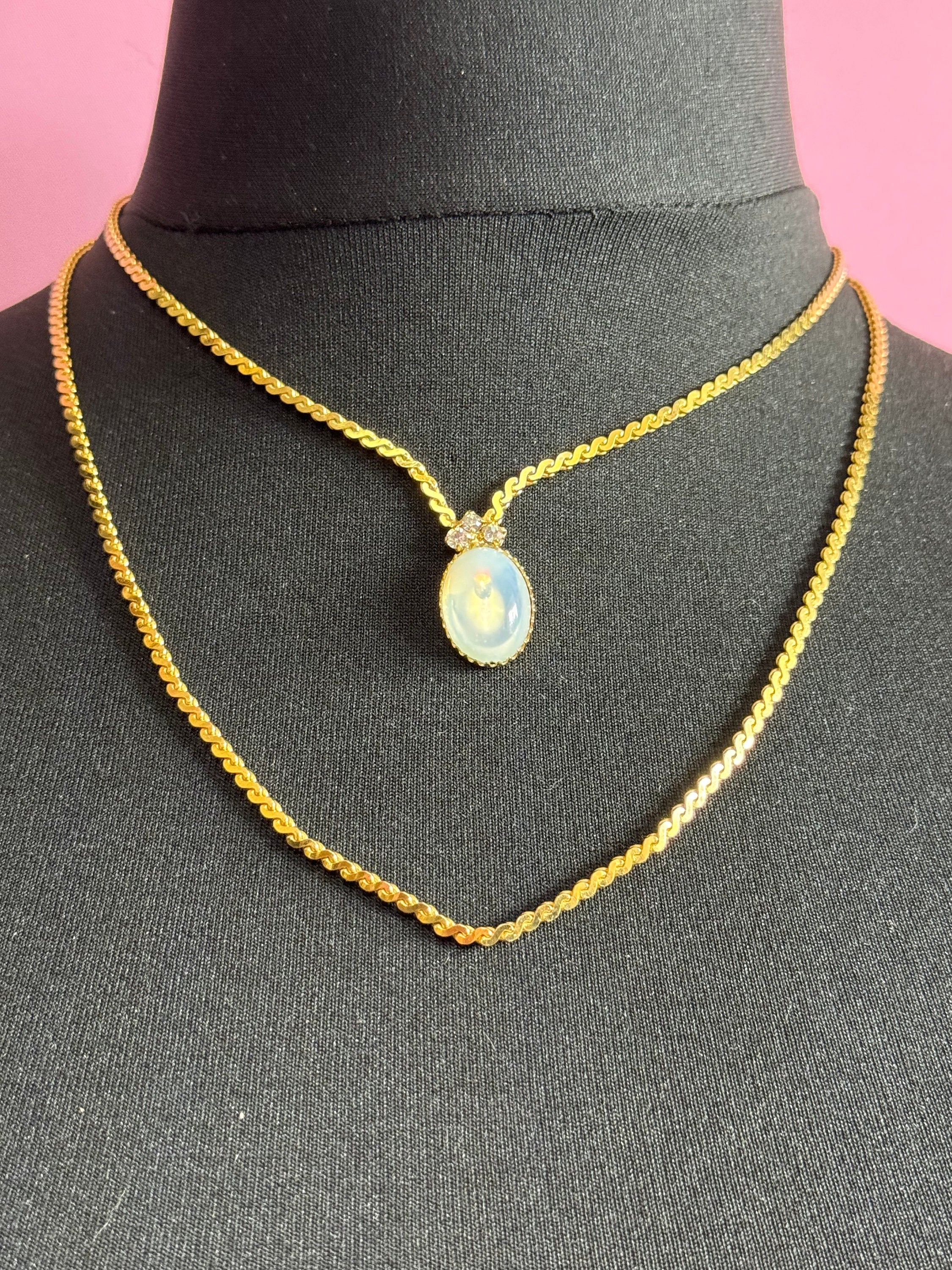 Vintage gold plated double flat woven pendant necklace chain with opaline cabochon dropper 41-46cm