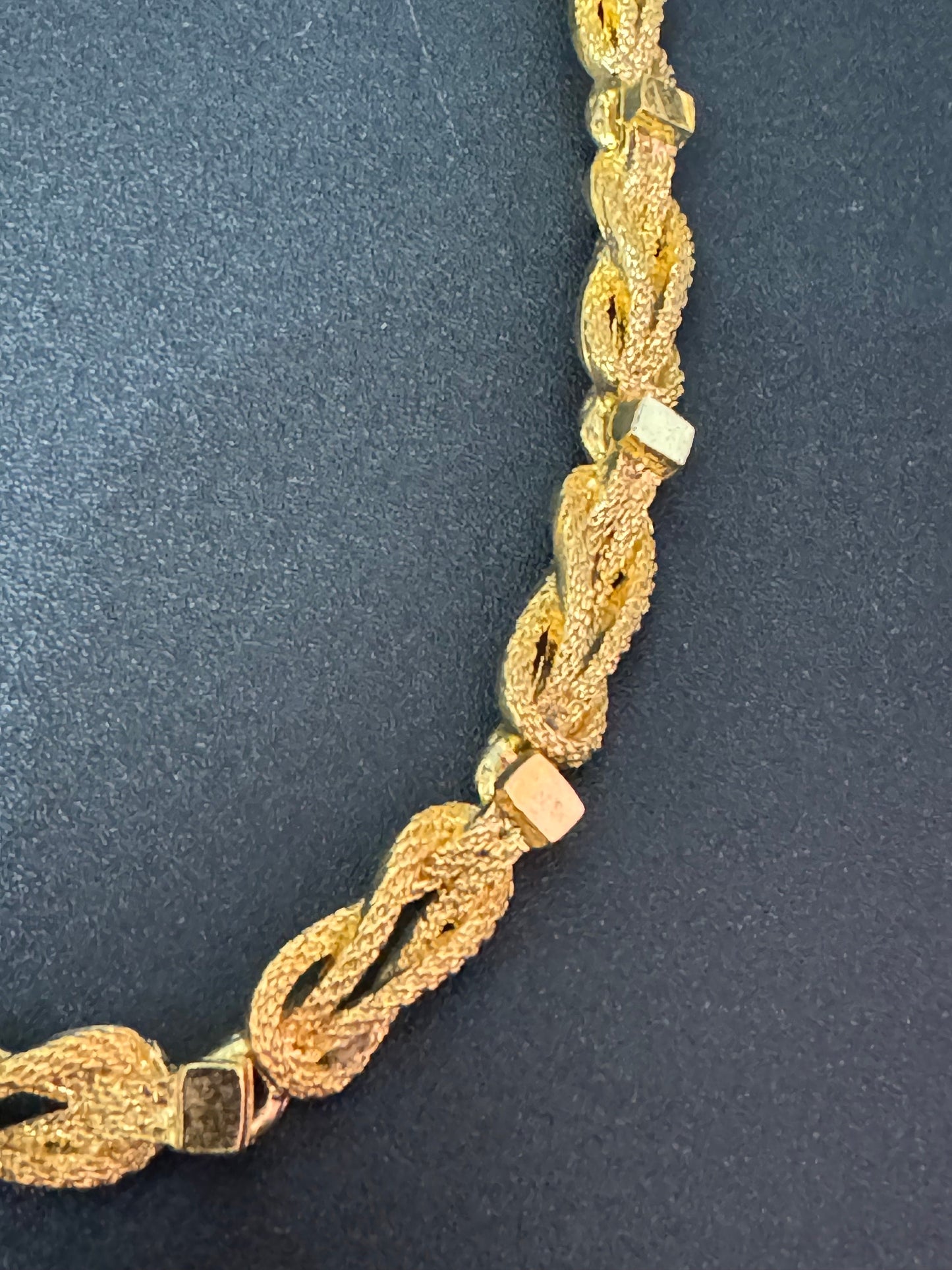 44cm long 1980s thick gold tone fancy reef knot link chain link collar necklace