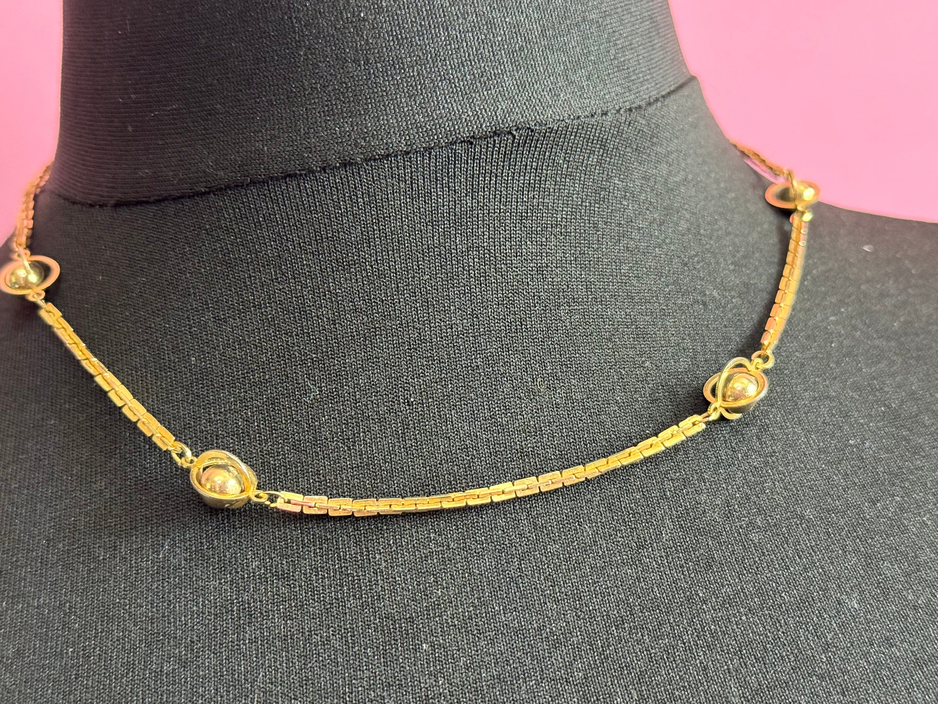 Vintage gold tone fancy link caged Ball plain necklace chain 47 cm long