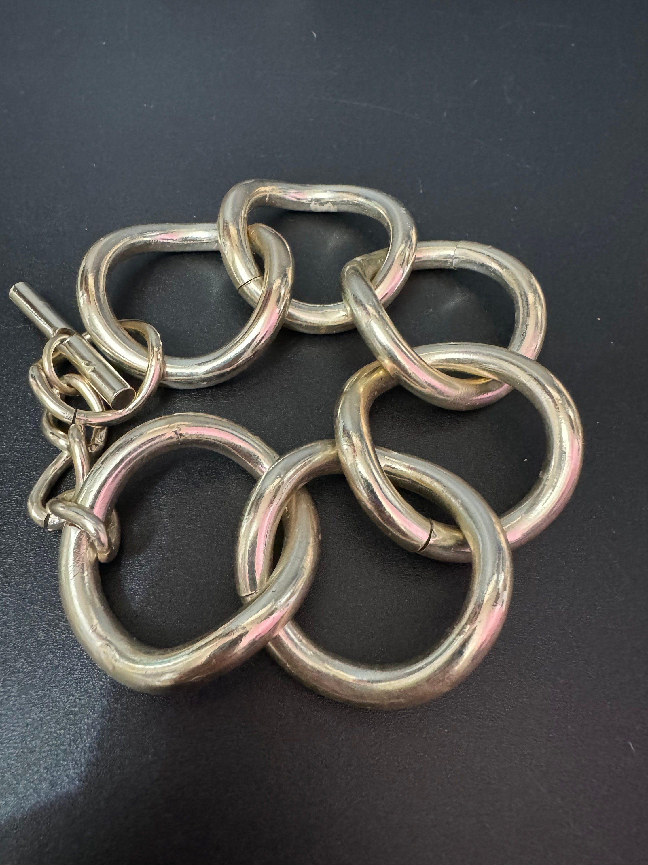 Vintage champagne light gold tone chunky but lightweight wide oversized curb link chain bracelet 1970s toggle 23cm x 4cm