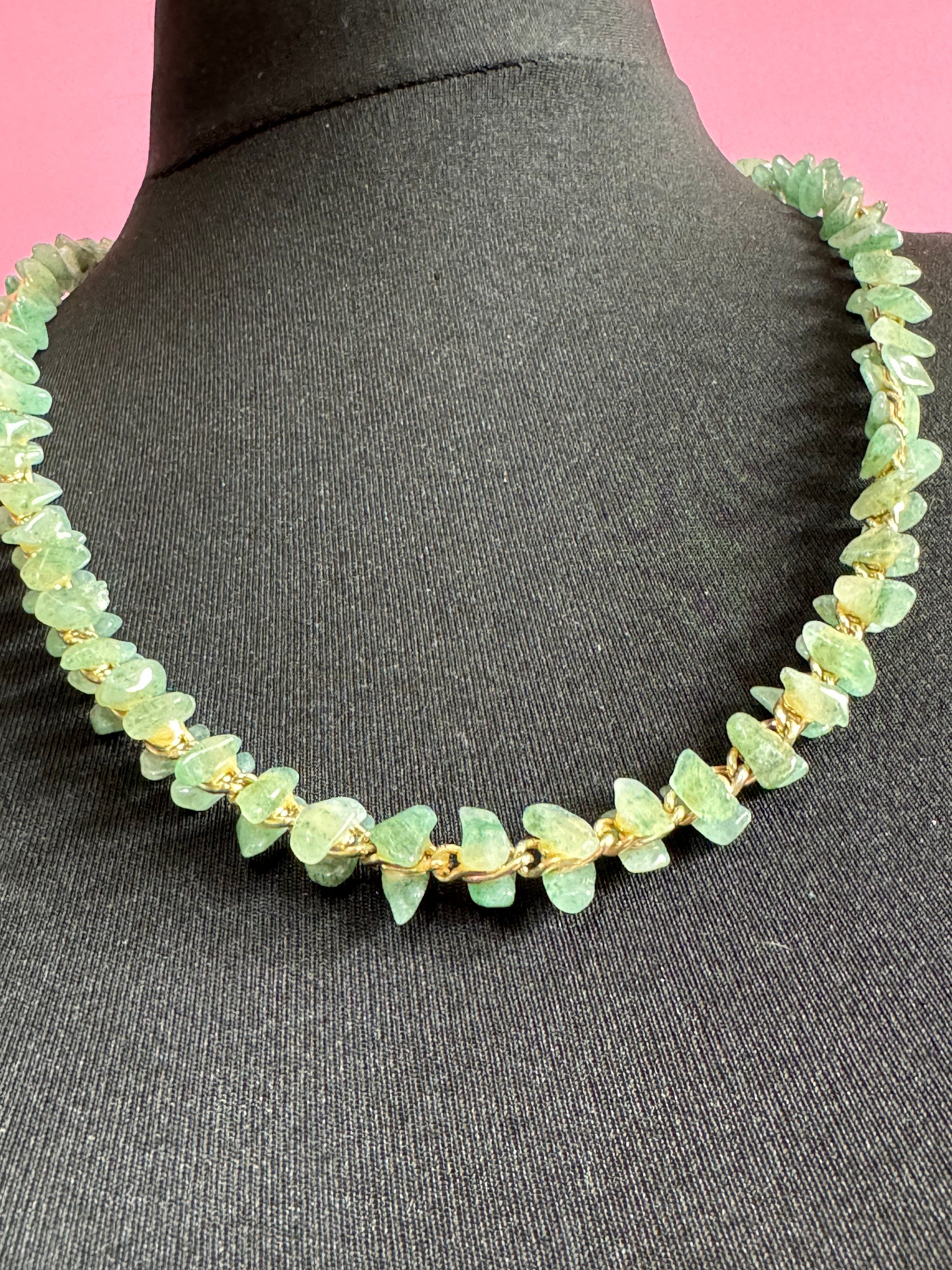 Vintage natural green gemstone beaded necklace gold tone Adventurine 65cm