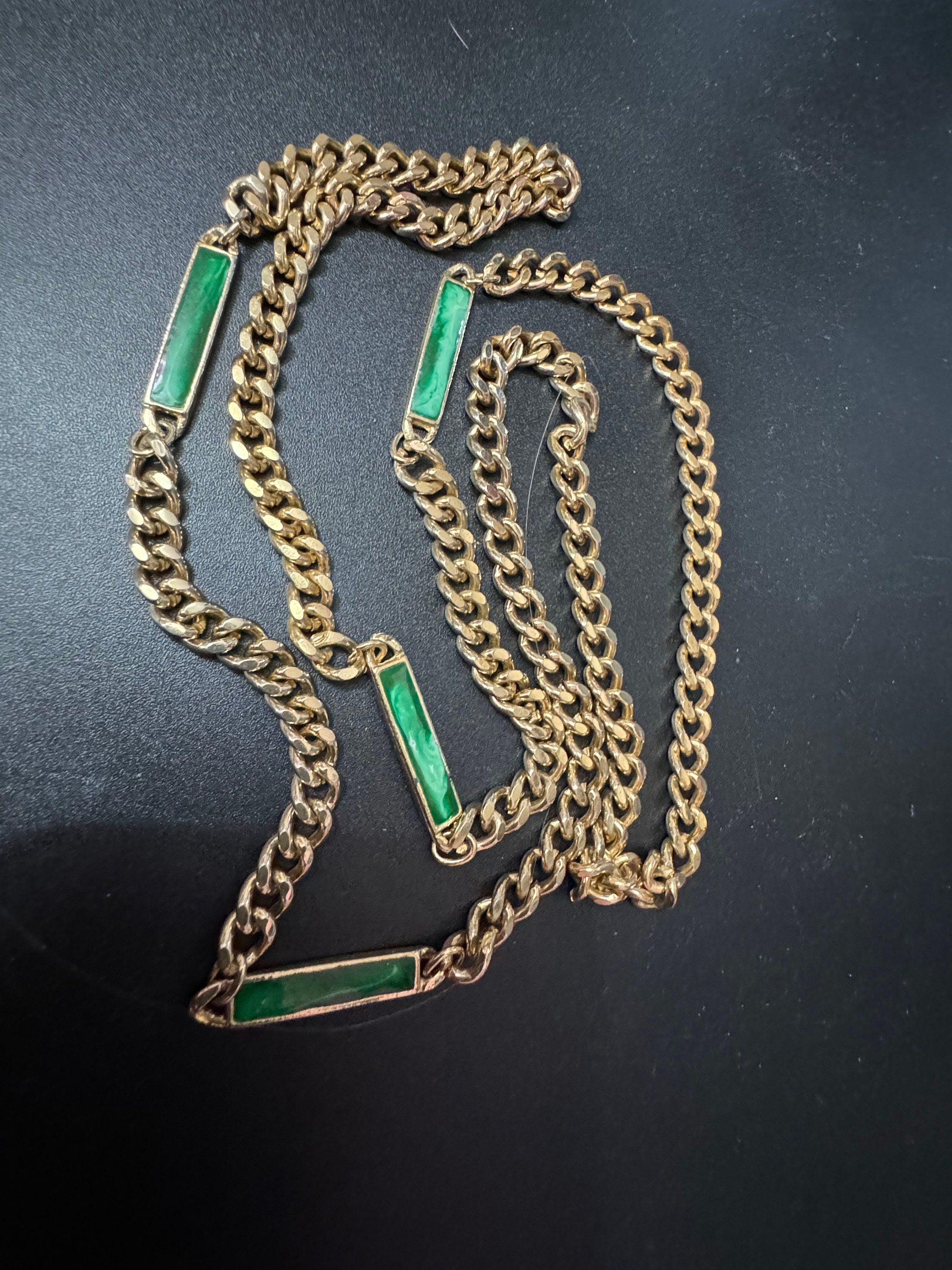 Vintage green enamel bar station necklace long single strand gold tone chain 100cm long flapper length very stylish !