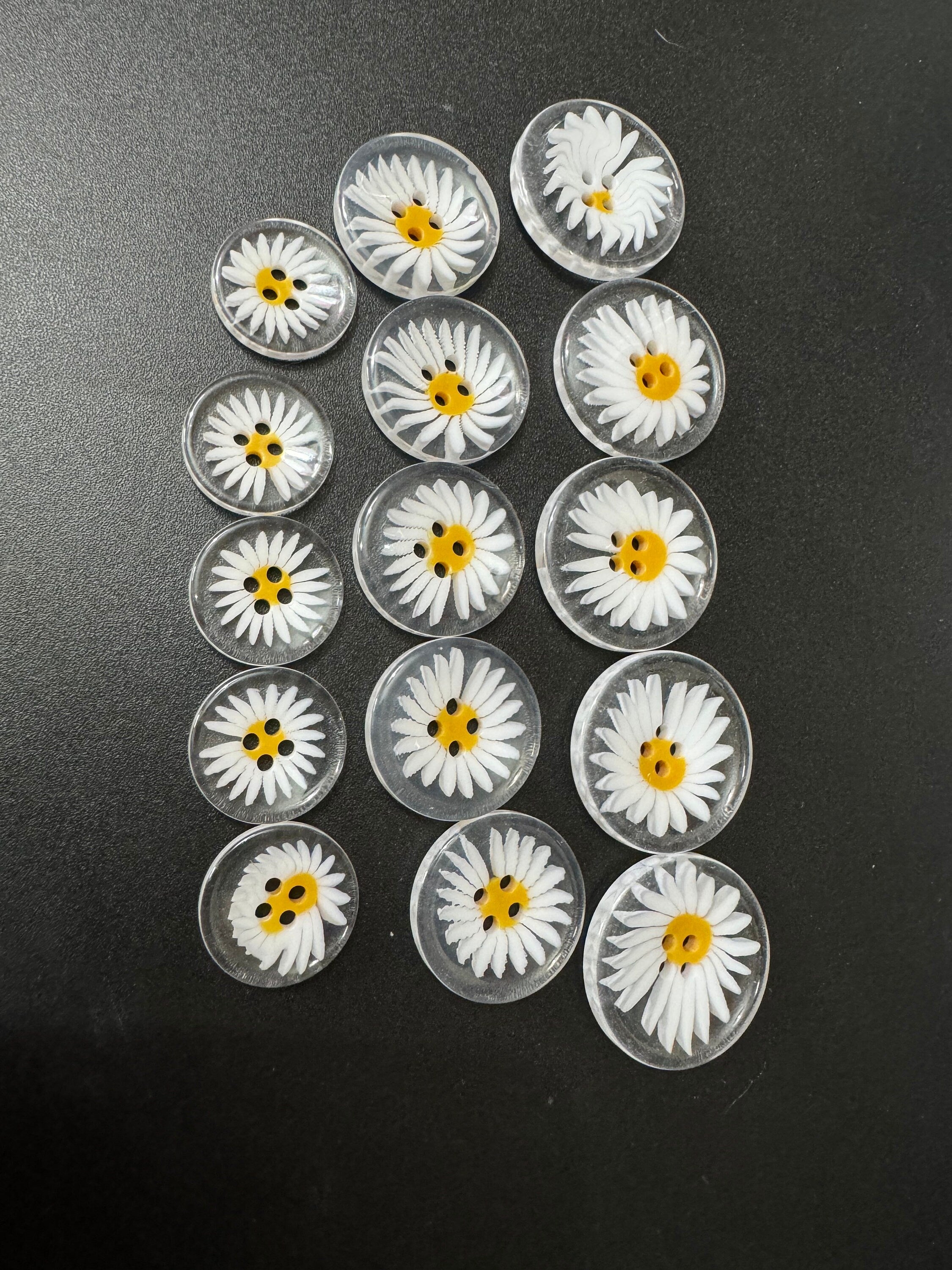 set of 5 pieces acrylic daisy flower buttons in 3 sizes 30mm 25mm 20mm select size option