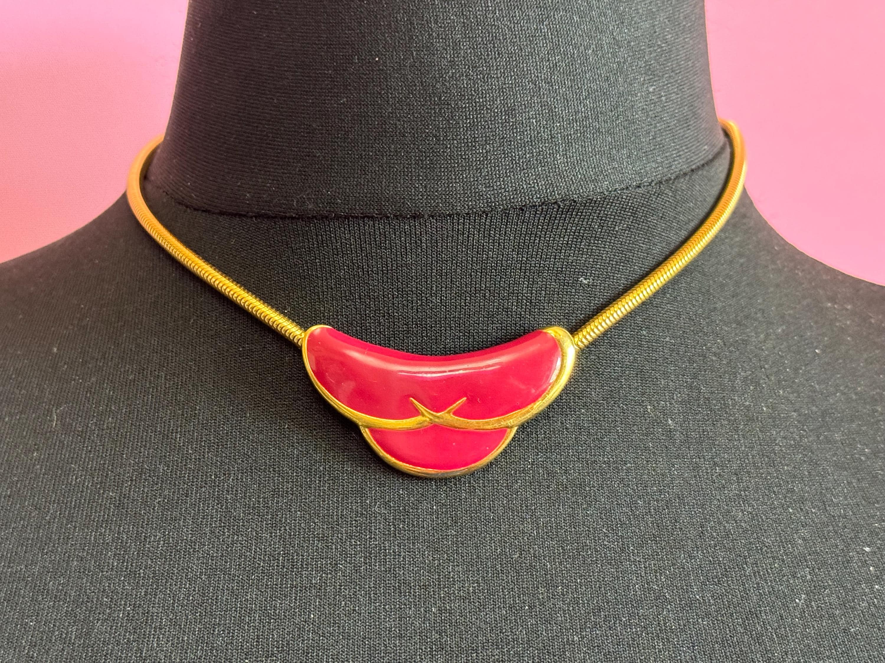 Signed BG Bergdorf Goodman Vintage red enamel chunky Choker gold tone snake chain necklace 43cm