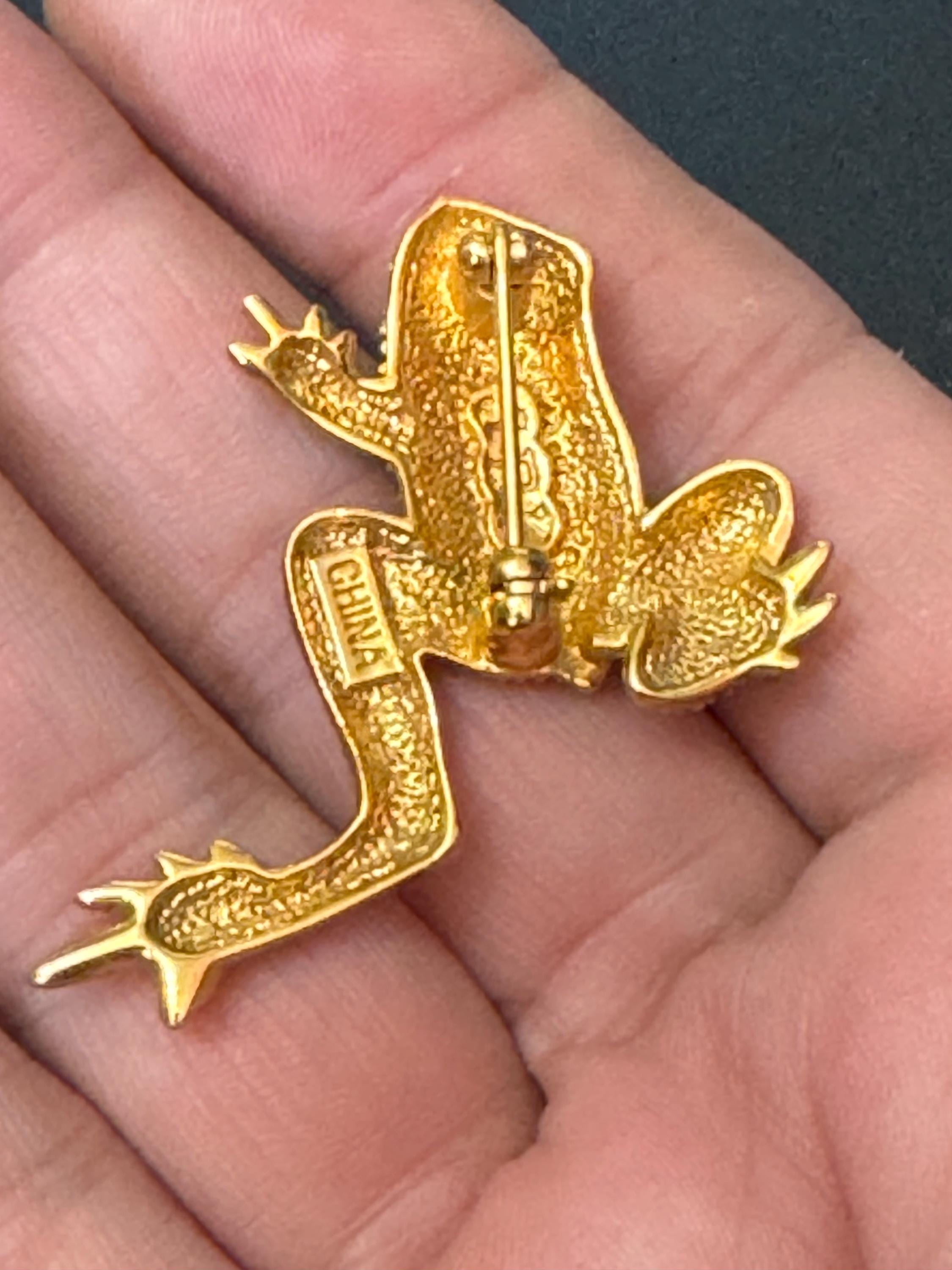 Signed JBK Camrose & Kross Jacqueline Kennedy gold tone novelty diamanté frog JBK brooch 1980s