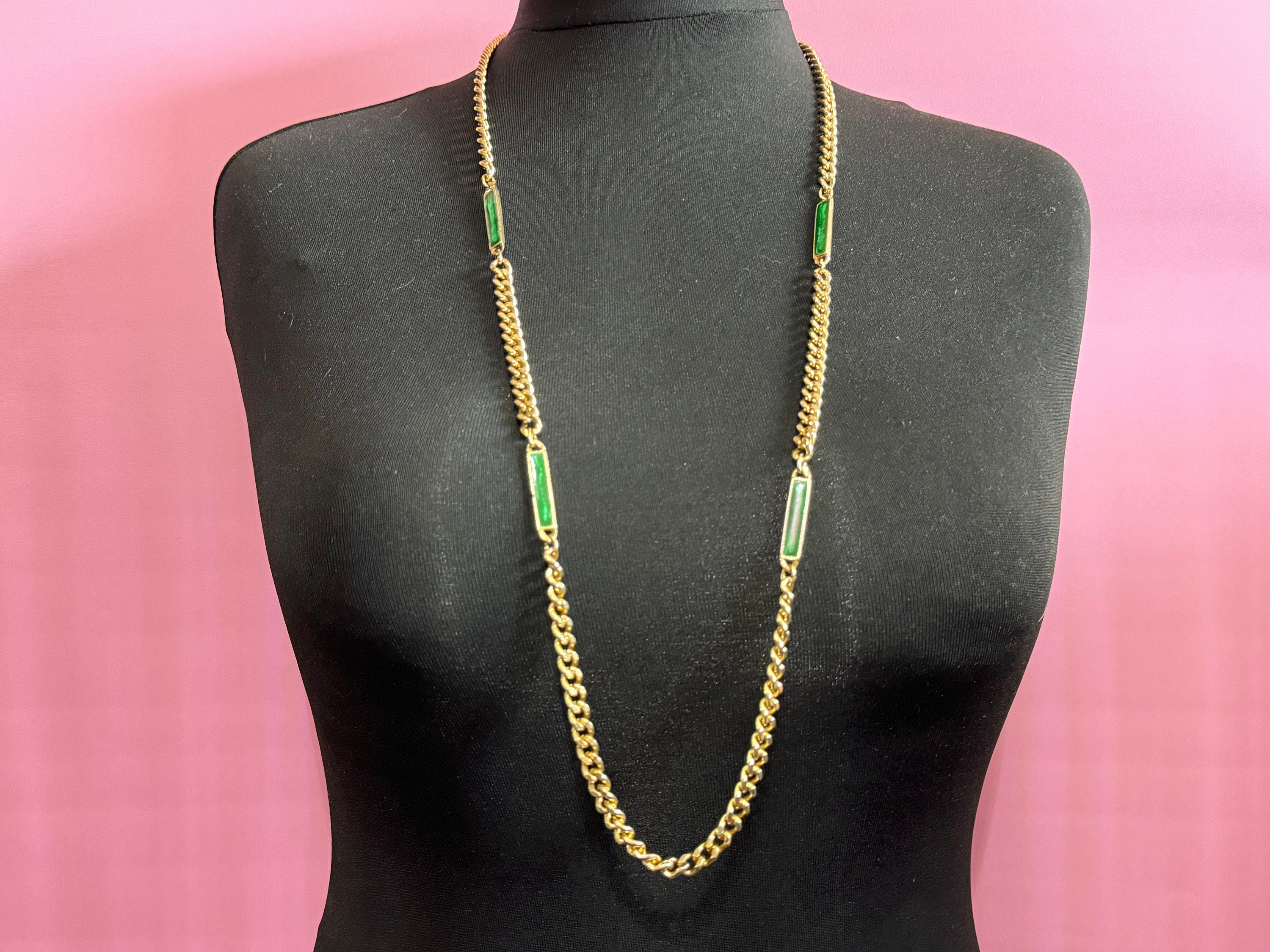 Vintage green enamel bar station necklace long single strand gold tone chain 100cm long flapper length very stylish !